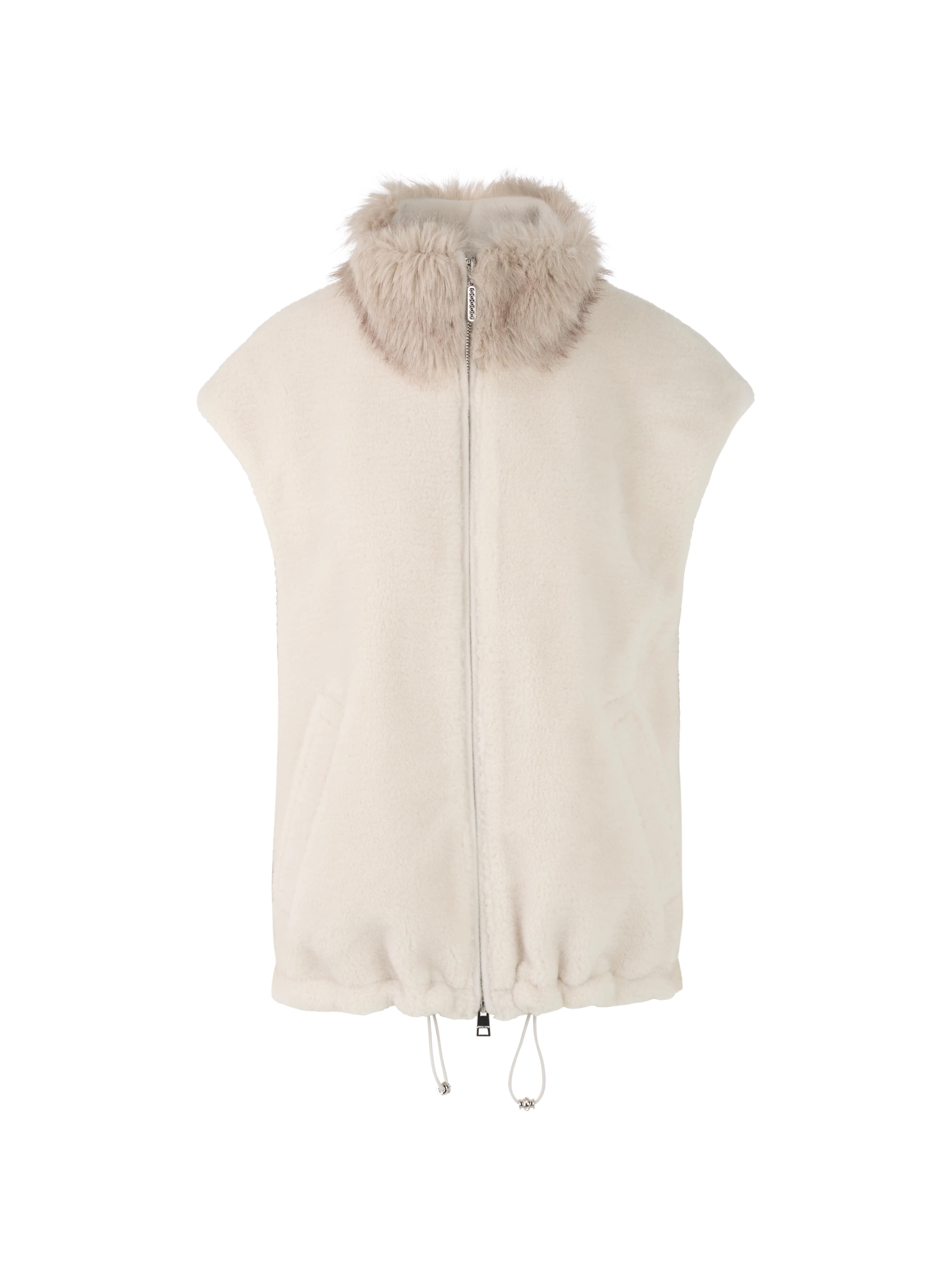 ווסט נעים בצבע בז’ עם צווארון דמוי פרווה רכהבגזרה רחבה ונוחה, גומי בקו המכפלת, רוכסן דו-כיווני וכיסים בצדדיםהרכב: 100% פוליאסטרהדוגמנית בגובה 1.79 ולובשת מידה 3 של מארק קיין