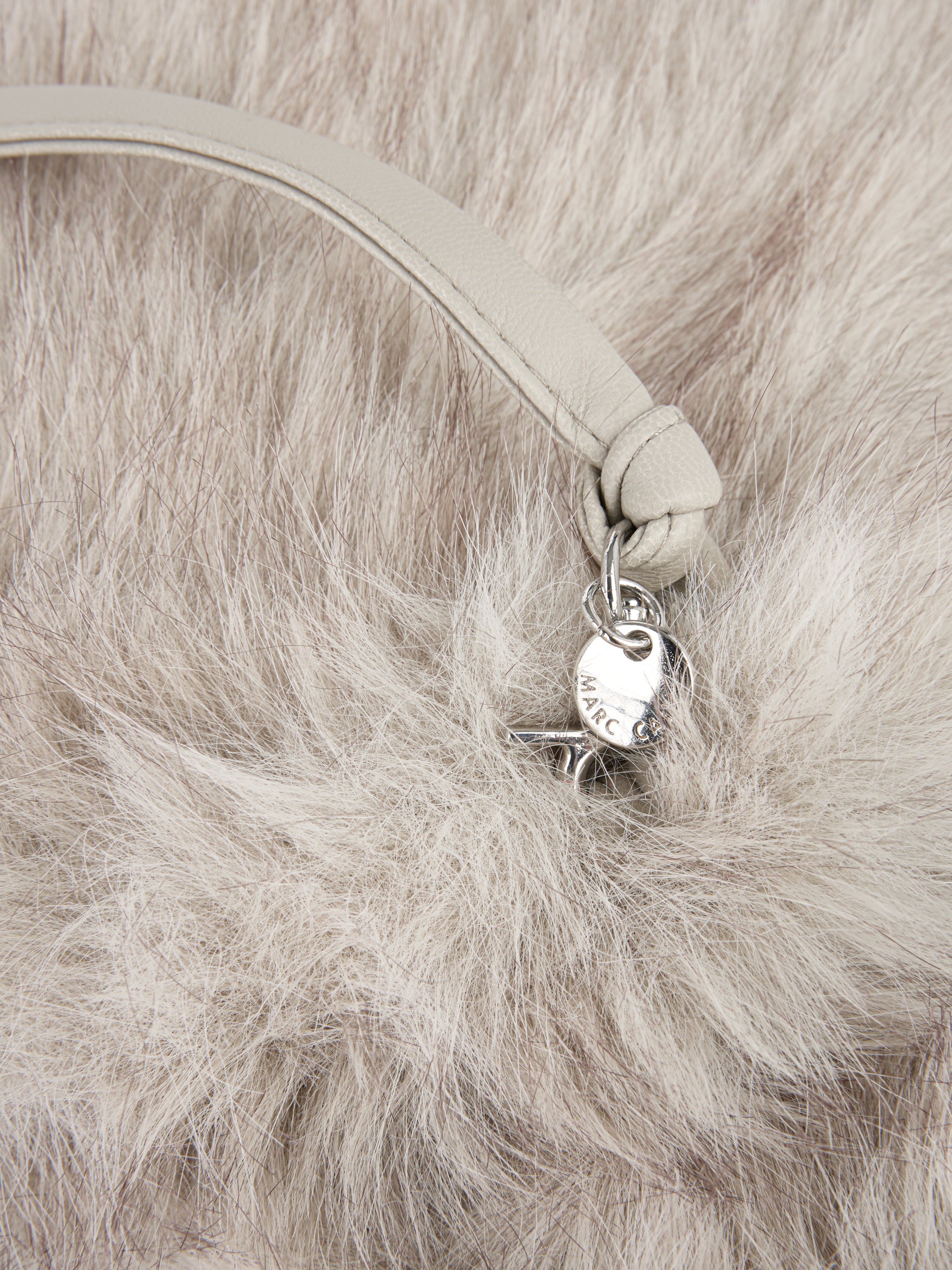 כפפות העשויות מדמוי פרווה, בגוון אפור - בז'הרכב: 100% פוליאסטר