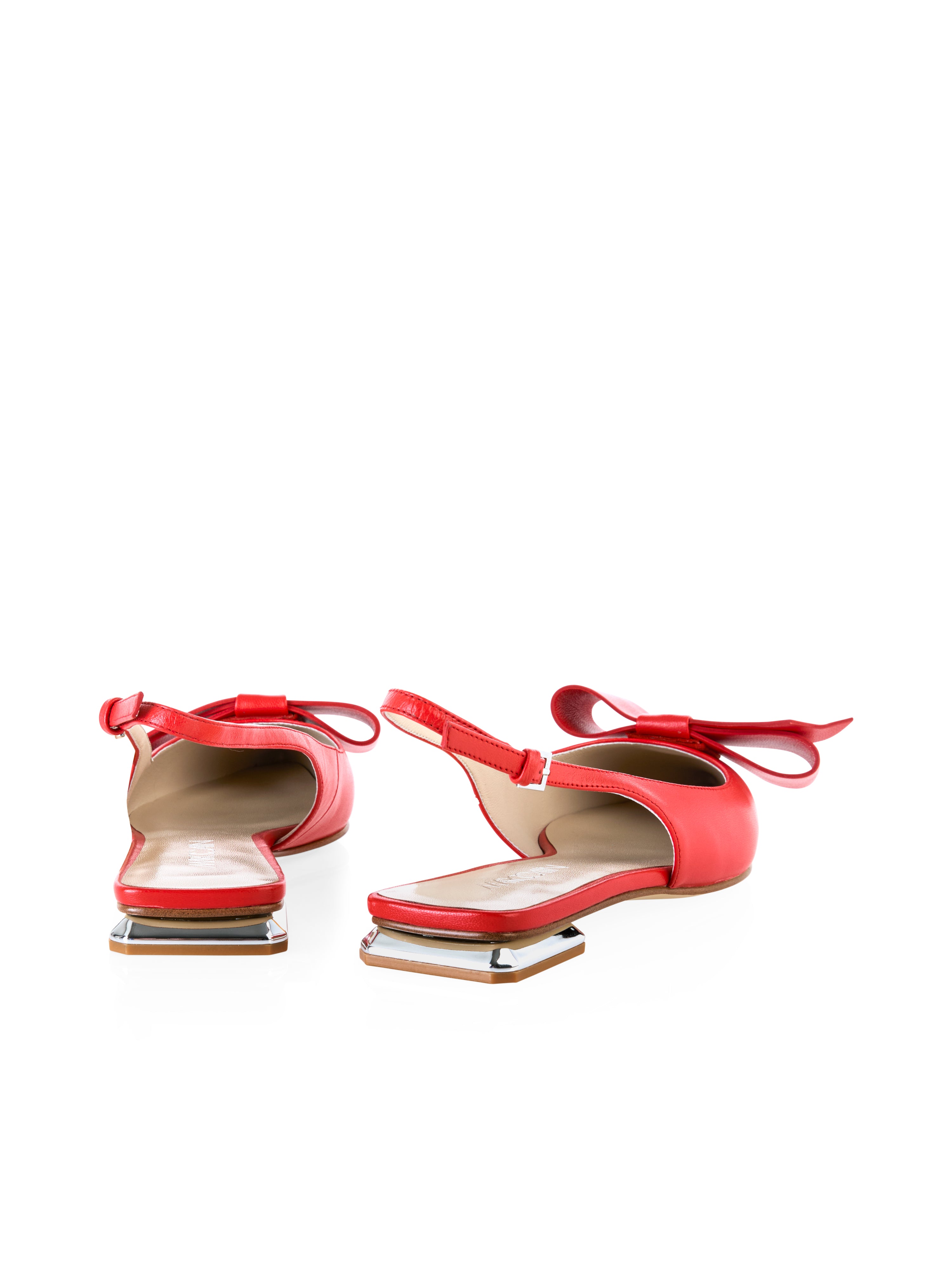 נעלי בלרינה בעיטור פפיון עם סיומת מחודדתהרכב :100% עורגובה עקב: 10 מ"מ