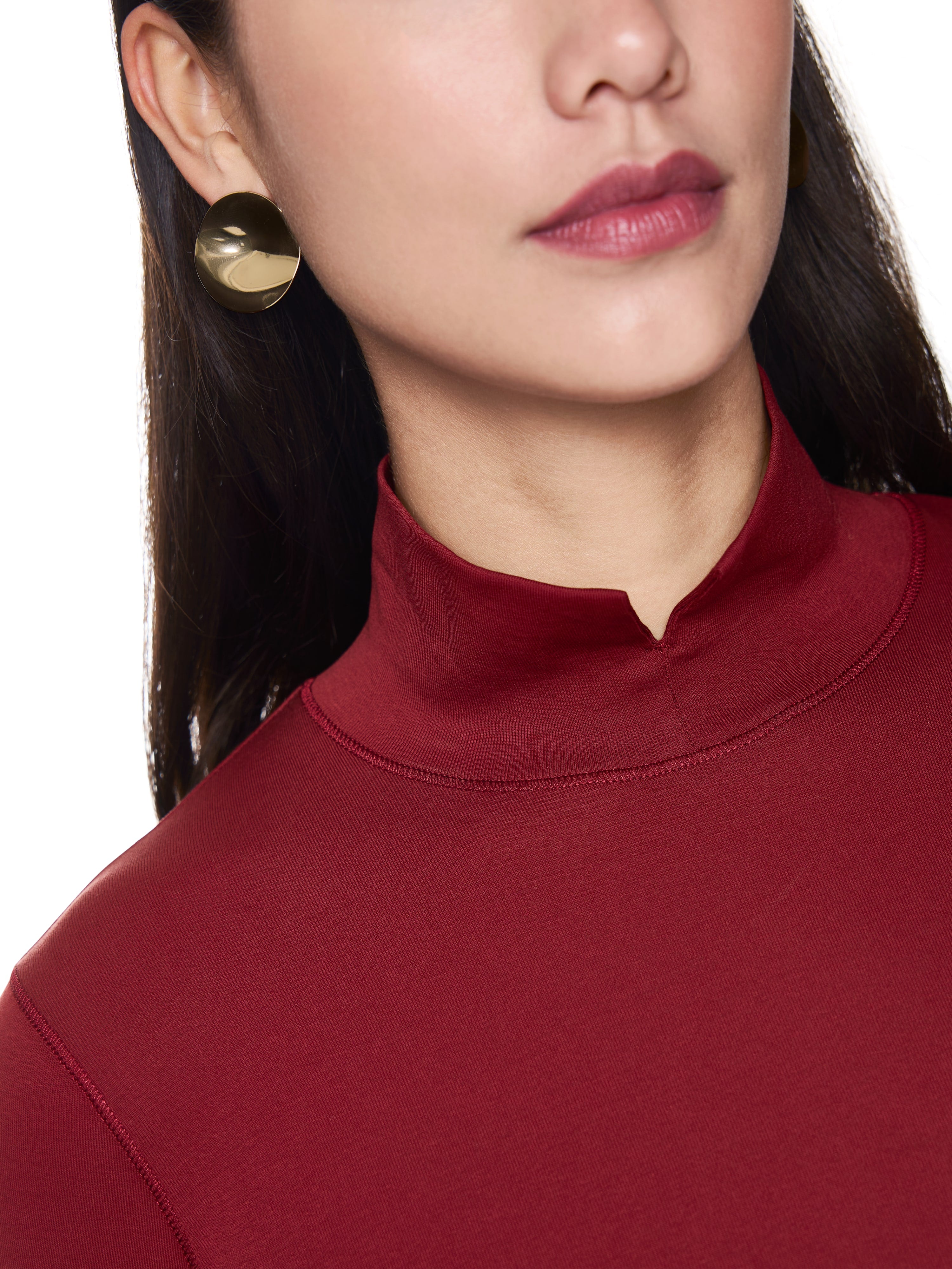 חולצת טי עשויה כותנה עם שרוולים ארוכיםהרכב: 95% כותנה, 5% אלסטןהדוגמנית בגובה 1.79 ולובשת מידה 3 של מארק קיין