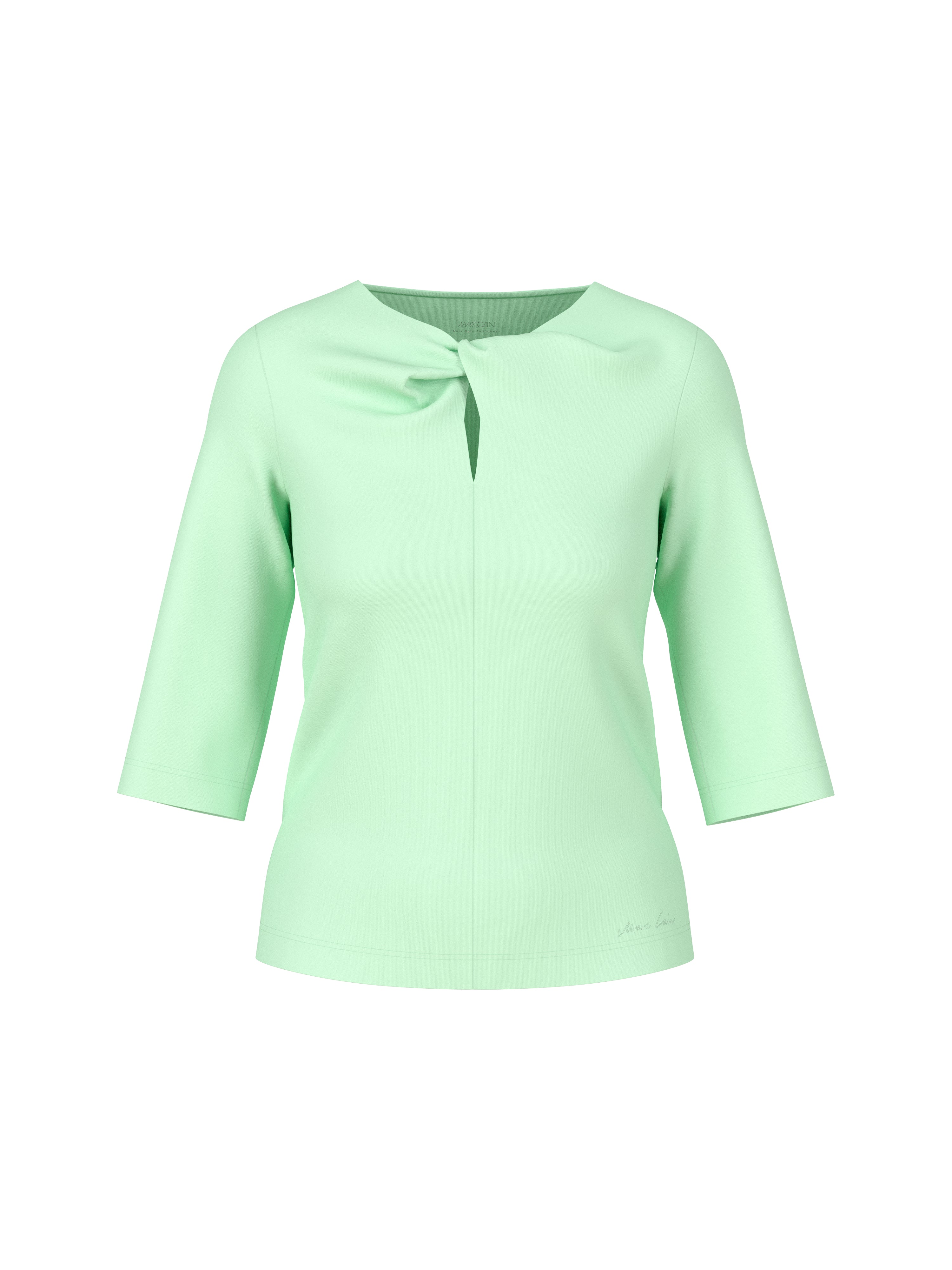 חולצת טי עם שרוולים באורך 3/4 ואלמנט קשירה בצווארוןהרכב: 95% כותנה, 5% אלסטןהדוגמנית בגובה 1.79 ולובשת מידה 3 של מארק קיין