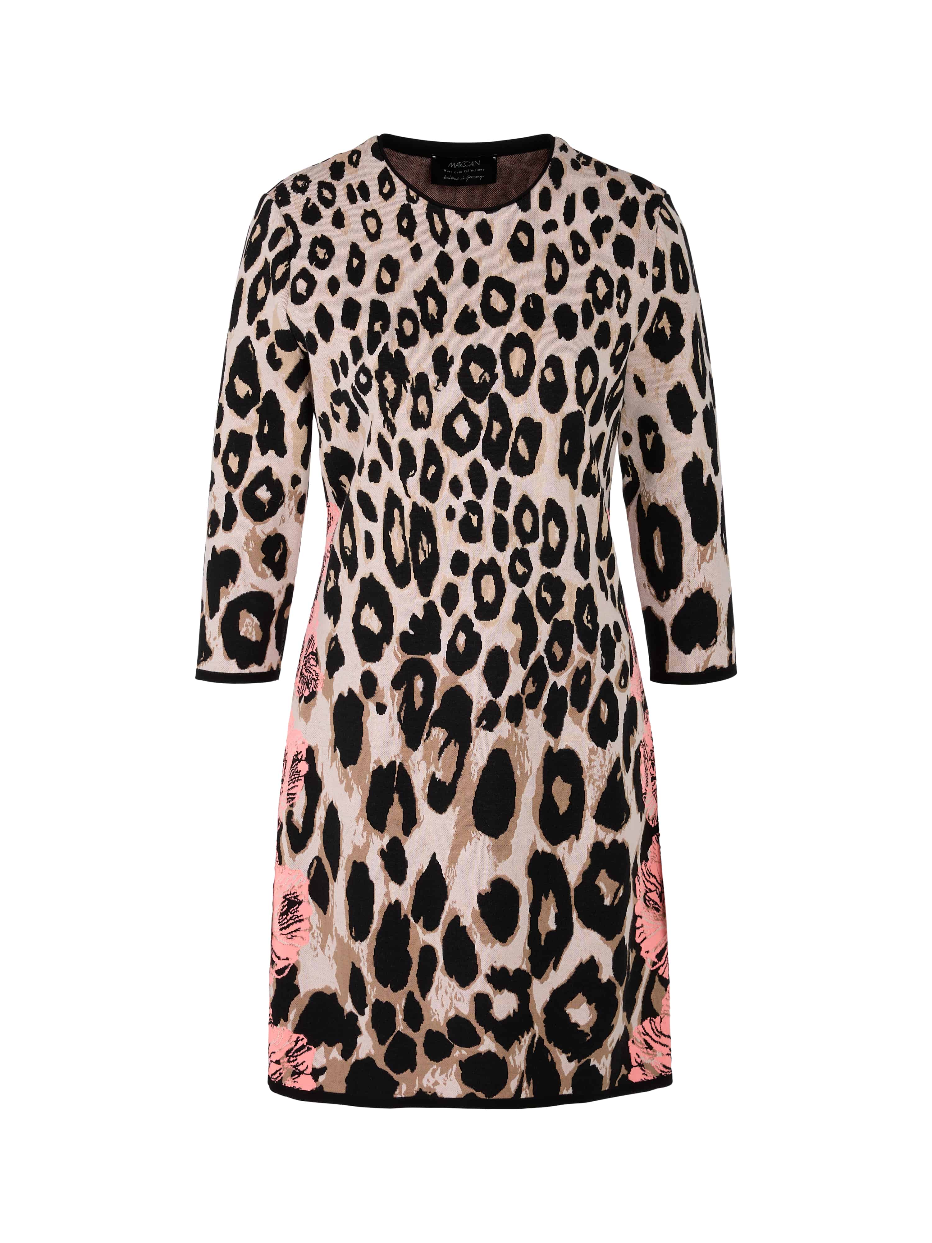 שמלת מיני הדפס סרוגה עם צווארון עגול ושרוולי ¾הרכב: 43% כותנה, 23% פוליאסטר, 23% כותנה, 11% ויסקוזההדוגמנית בגובה 1.79 ולובשת מידה 3 של מארק קיין