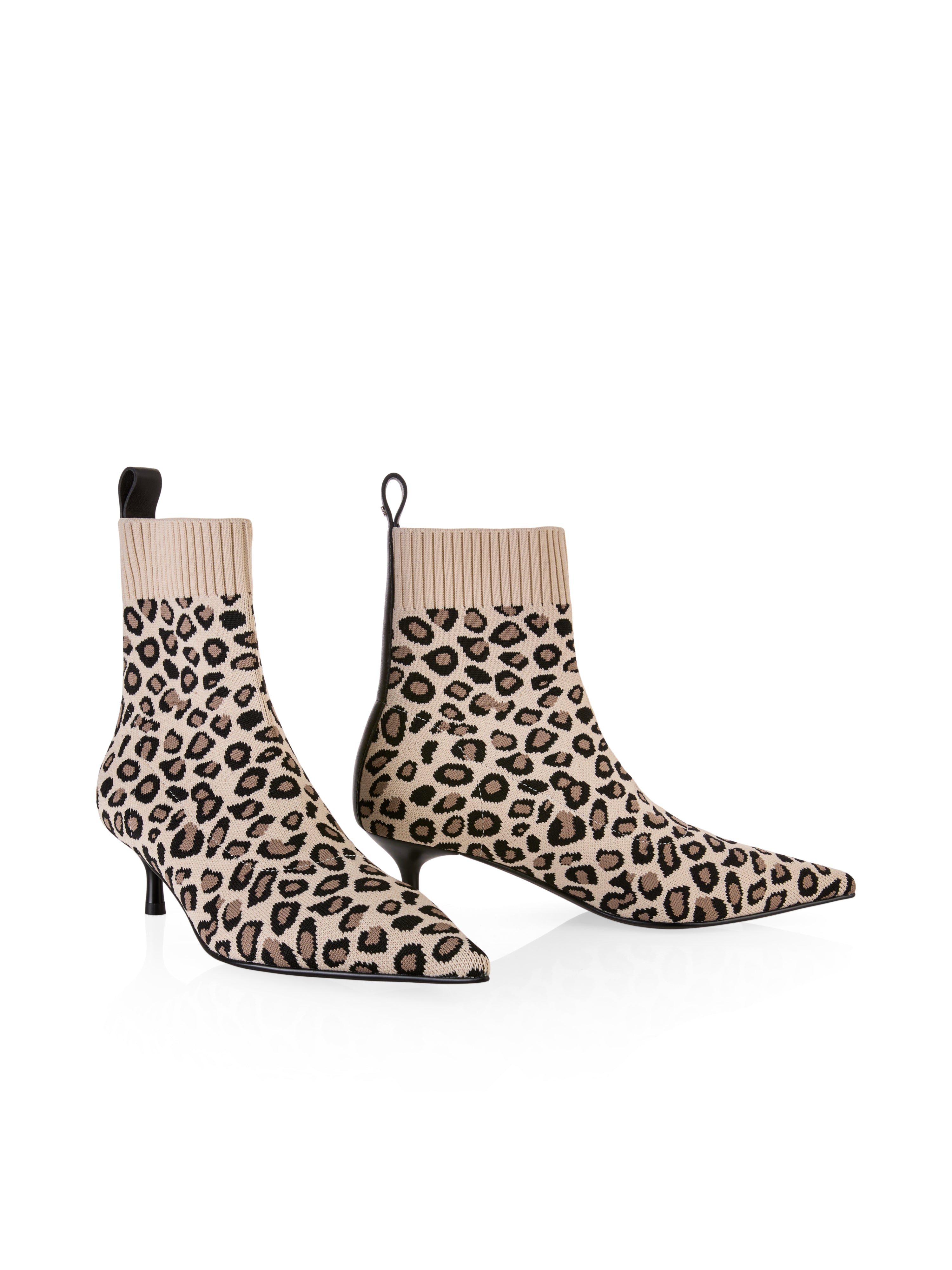 מגפוני קרסול מבד סרוג עם סיומת מחודדת.הרכב: 80% פוליסאטר, 20% עורגובה עקב: 50 מ"מ