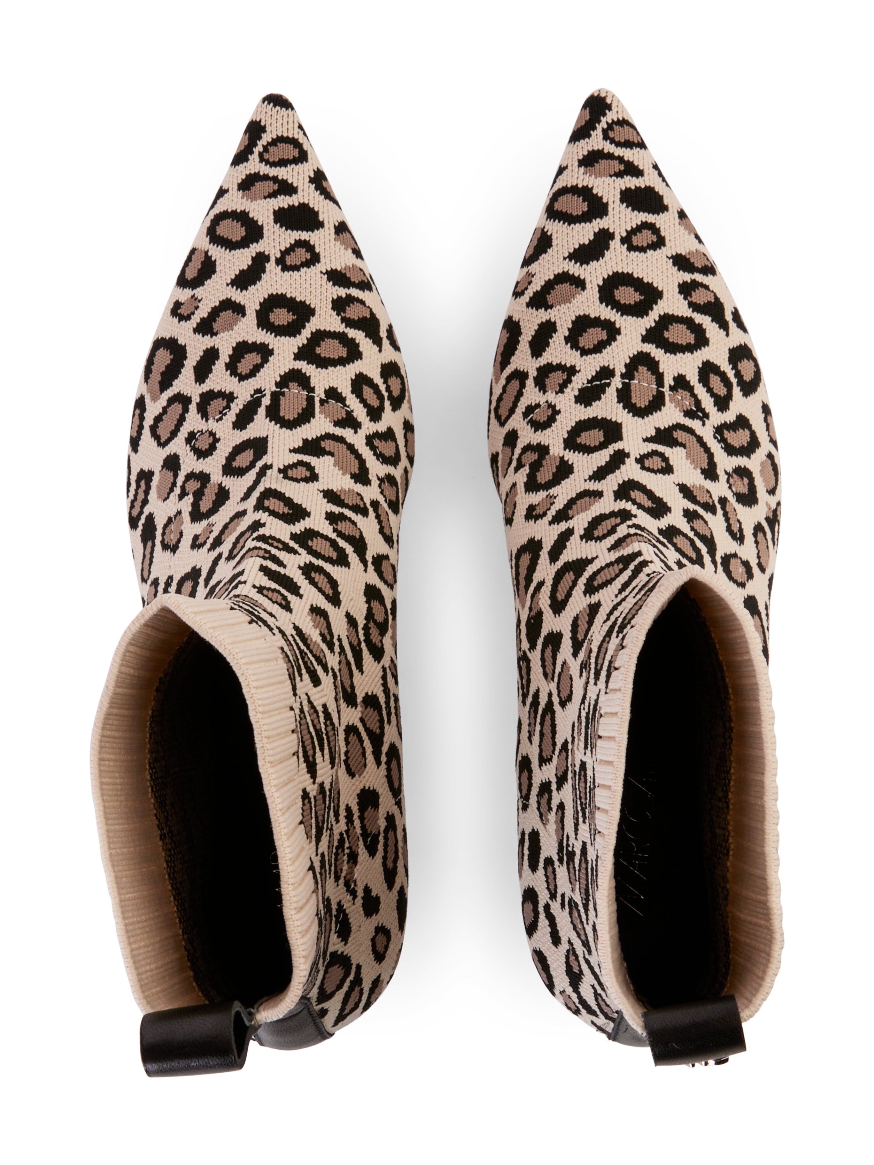 מגפוני קרסול מבד סרוג עם סיומת מחודדת.הרכב: 80% פוליסאטר, 20% עורגובה עקב: 50 מ"מ