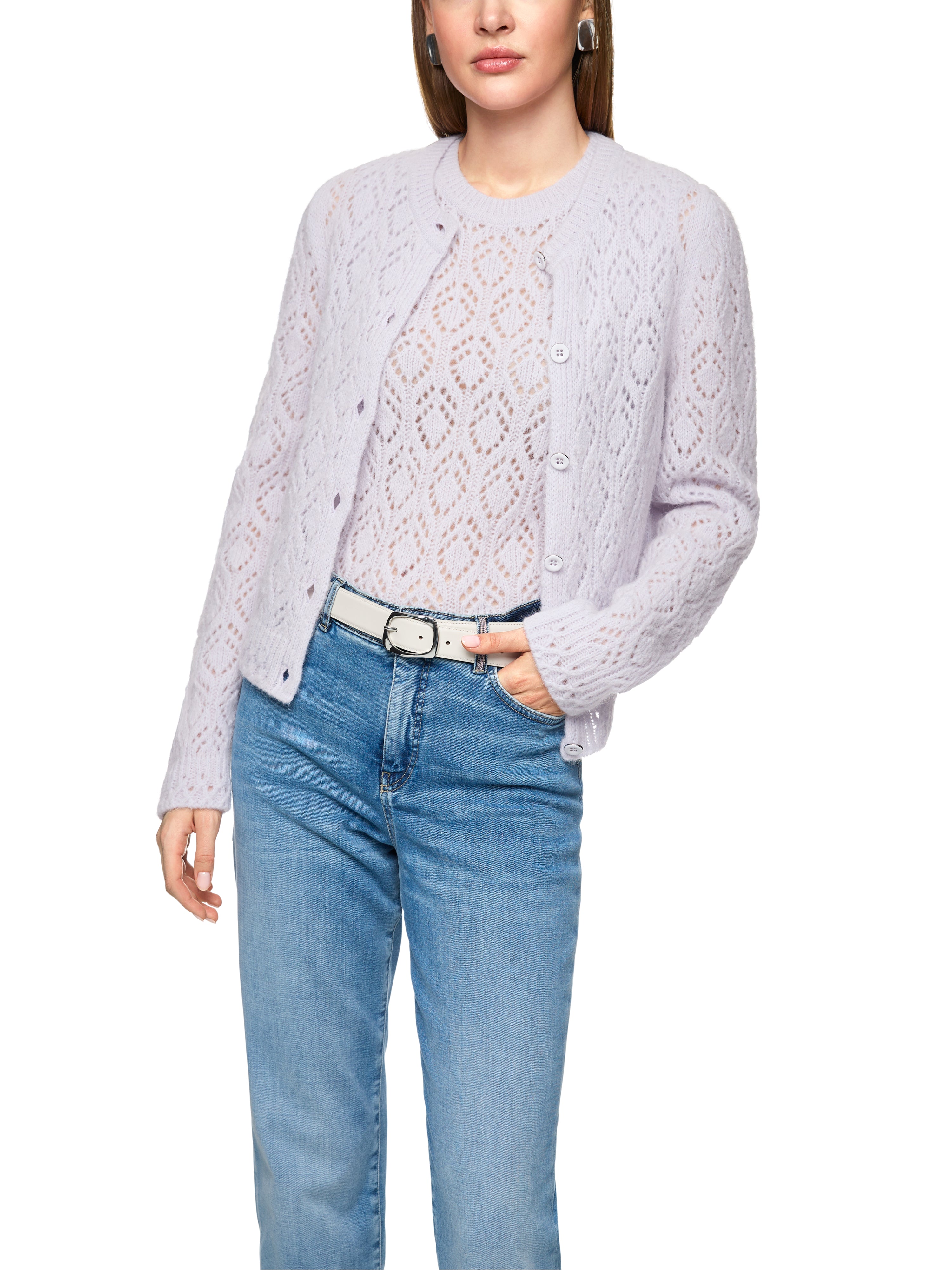 קרדיגן סרוג בעל גזרה ישרה עם סגירת כפתוריםהרכב: 33% אקריליק, 28% פוליאמיד, 28% אלפקה, 11% צמרהדוגמנית בגובה 1.79 ולובשת מידה 3 של מארק קיין