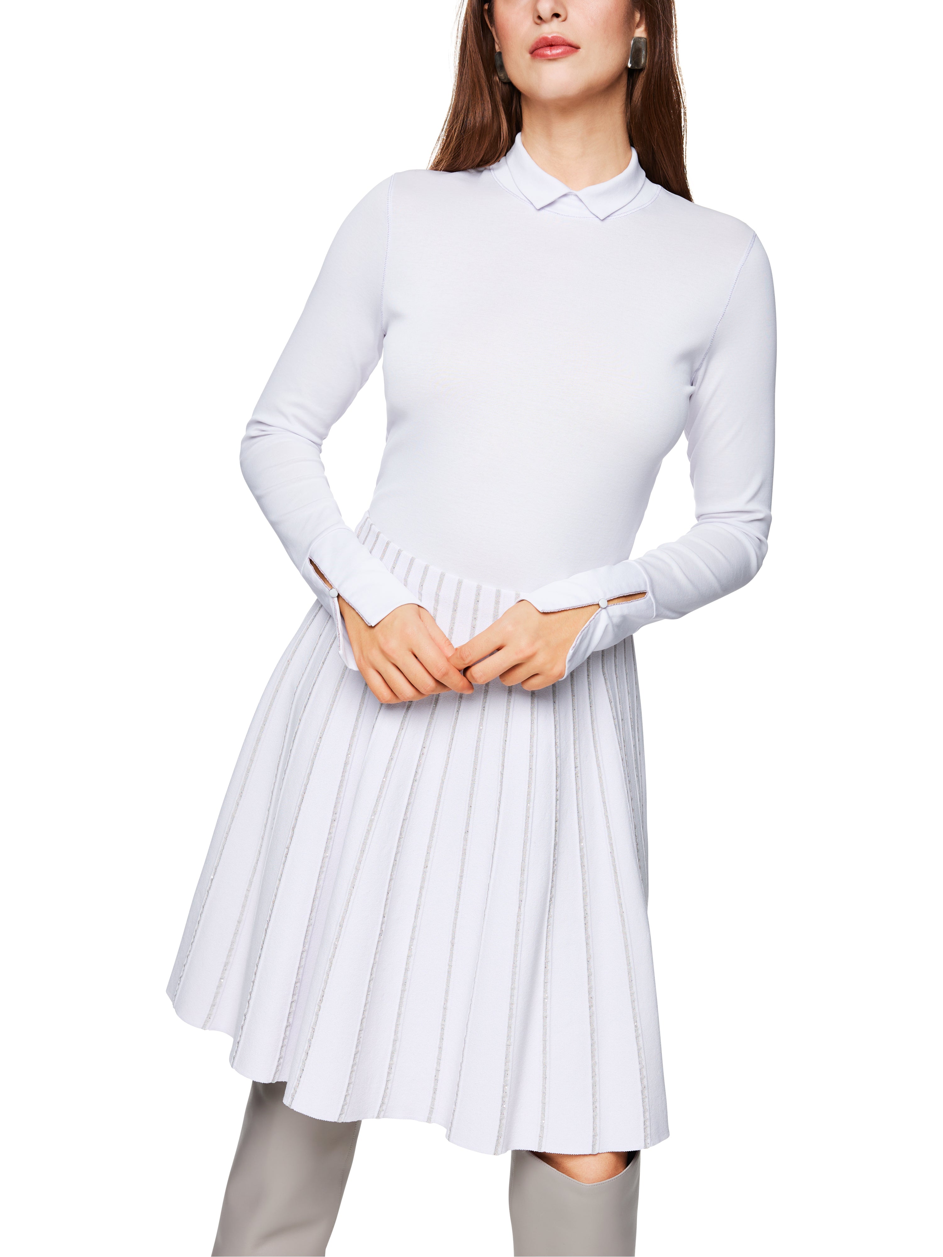 חולצת גולף בגזרה צמודה עם שרוולים ארוכיםהרכב: 95% כותנה, 5% אלסטןהדוגמנית בגובה 1.79 ולובשת מידה 3 של מארק קיין