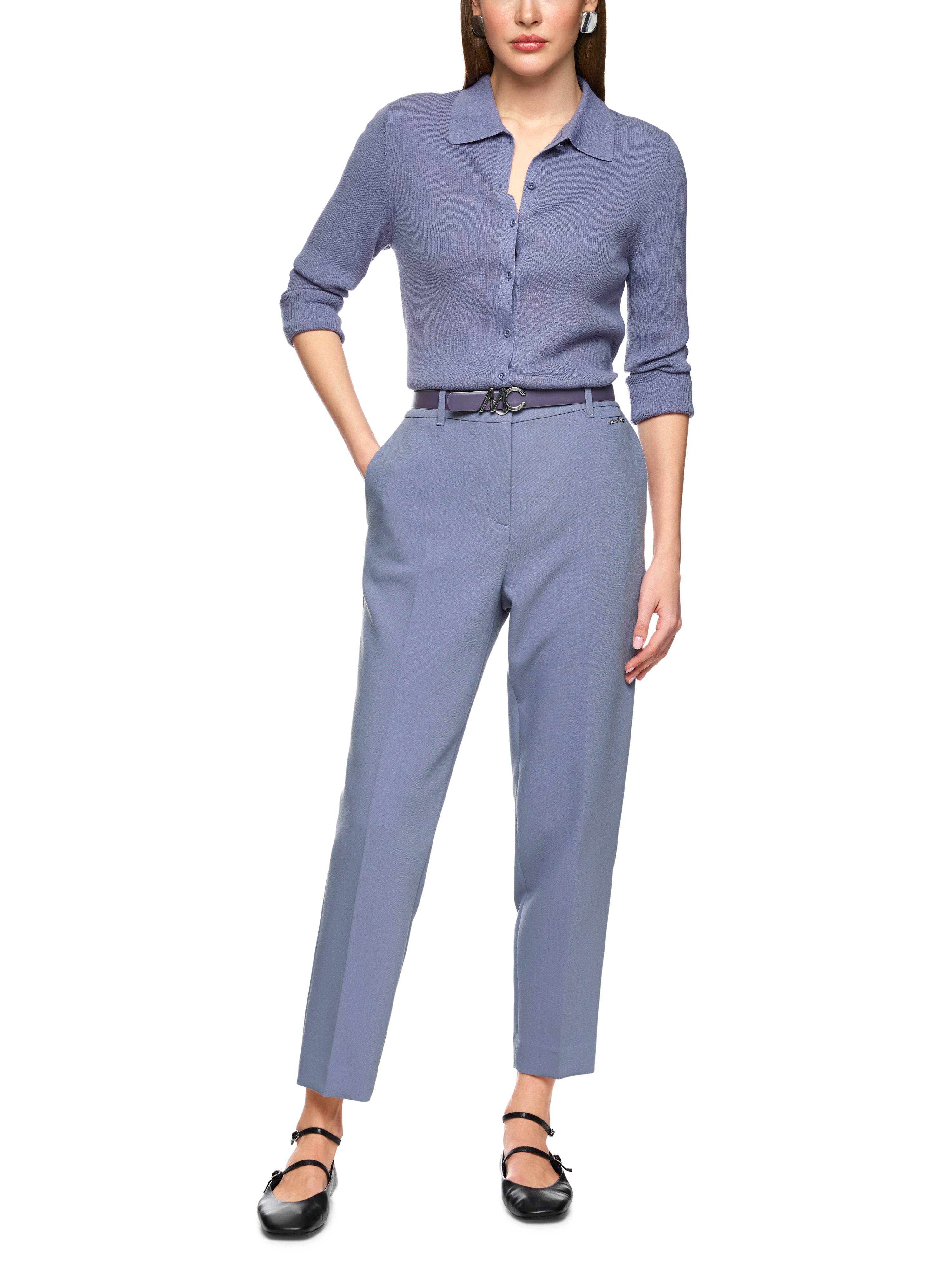 מכנסיים בגזרה ישרה מותן גבוה עם סגירת רוכסן וכפתורהרכב: 40% פוליאסטר, 31% פוליאסטר, 22% ויסקוזה, 7% אלסטןהדוגמנית בגובה 1.79 ולובשת מידה 3 של מארק קיין