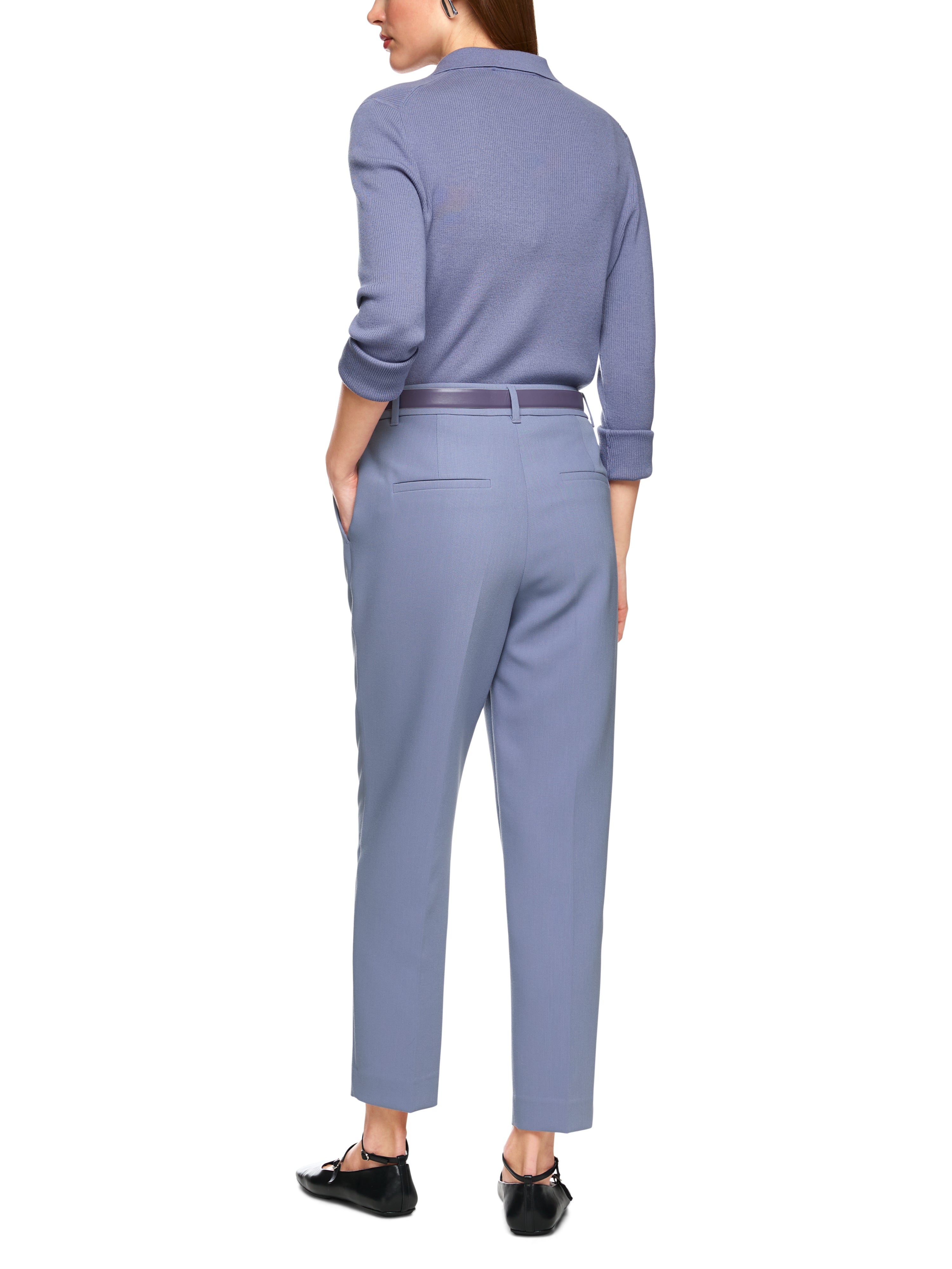 מכנסיים בגזרה ישרה מותן גבוה עם סגירת רוכסן וכפתורהרכב: 40% פוליאסטר, 31% פוליאסטר, 22% ויסקוזה, 7% אלסטןהדוגמנית בגובה 1.79 ולובשת מידה 3 של מארק קיין