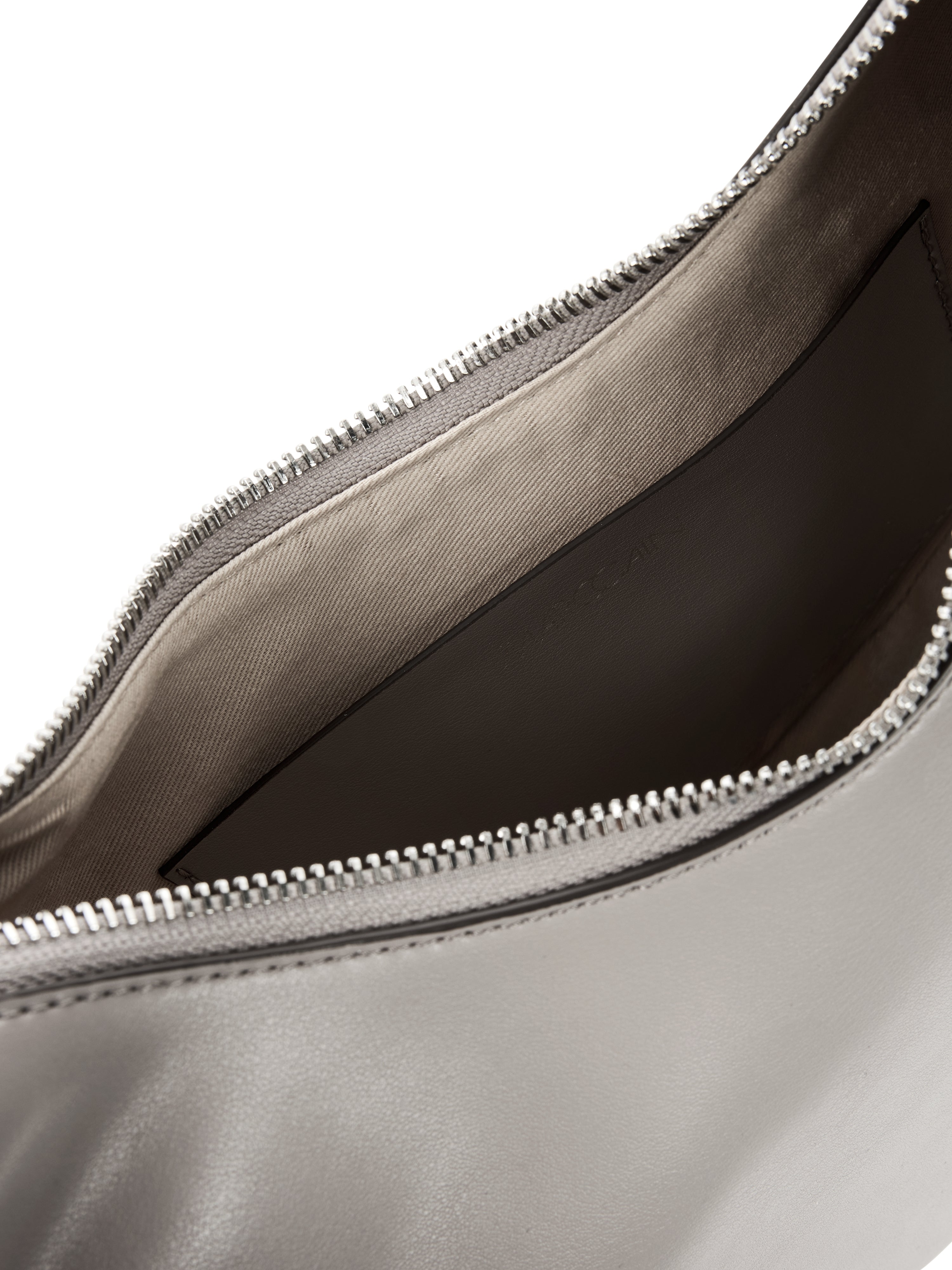 תיק כתף בצורת חצי ירח עם רצועה מתכווננת ופרנזים הרכב: 100% פוליאסטר, ציפוי פוליאוריטןמידות: 27*9*24 ס"מ