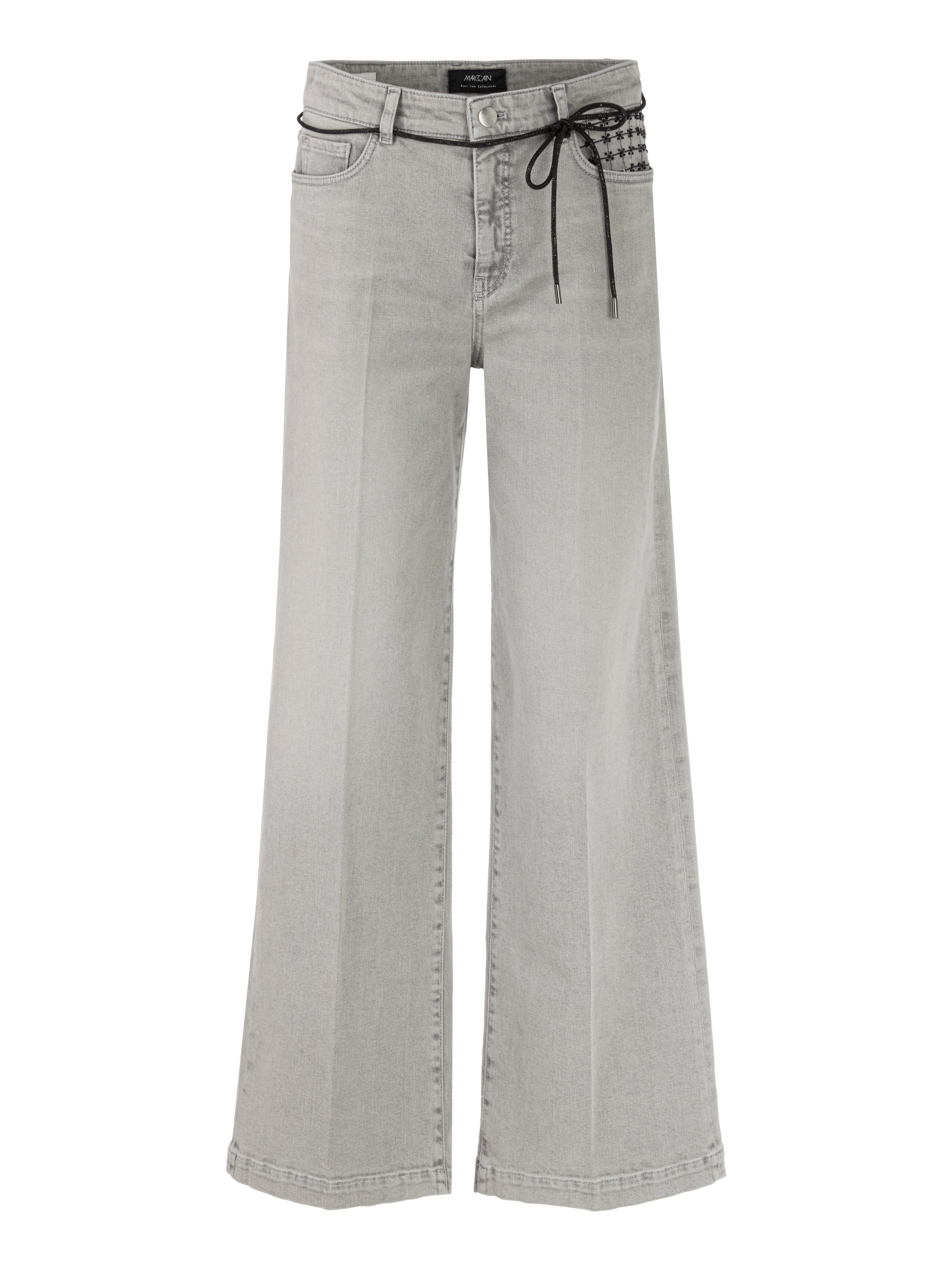 ג’ינס רחב עם מותן גבוה רקום בעיטור פרחים עדין על הכיסכולל שרוך קישוטי במותןהרכב בד: 98% כותנה, 2% אלסטןהדוגמנית בגובה 1.79 ולובשת מידה 3 של מארק קיין