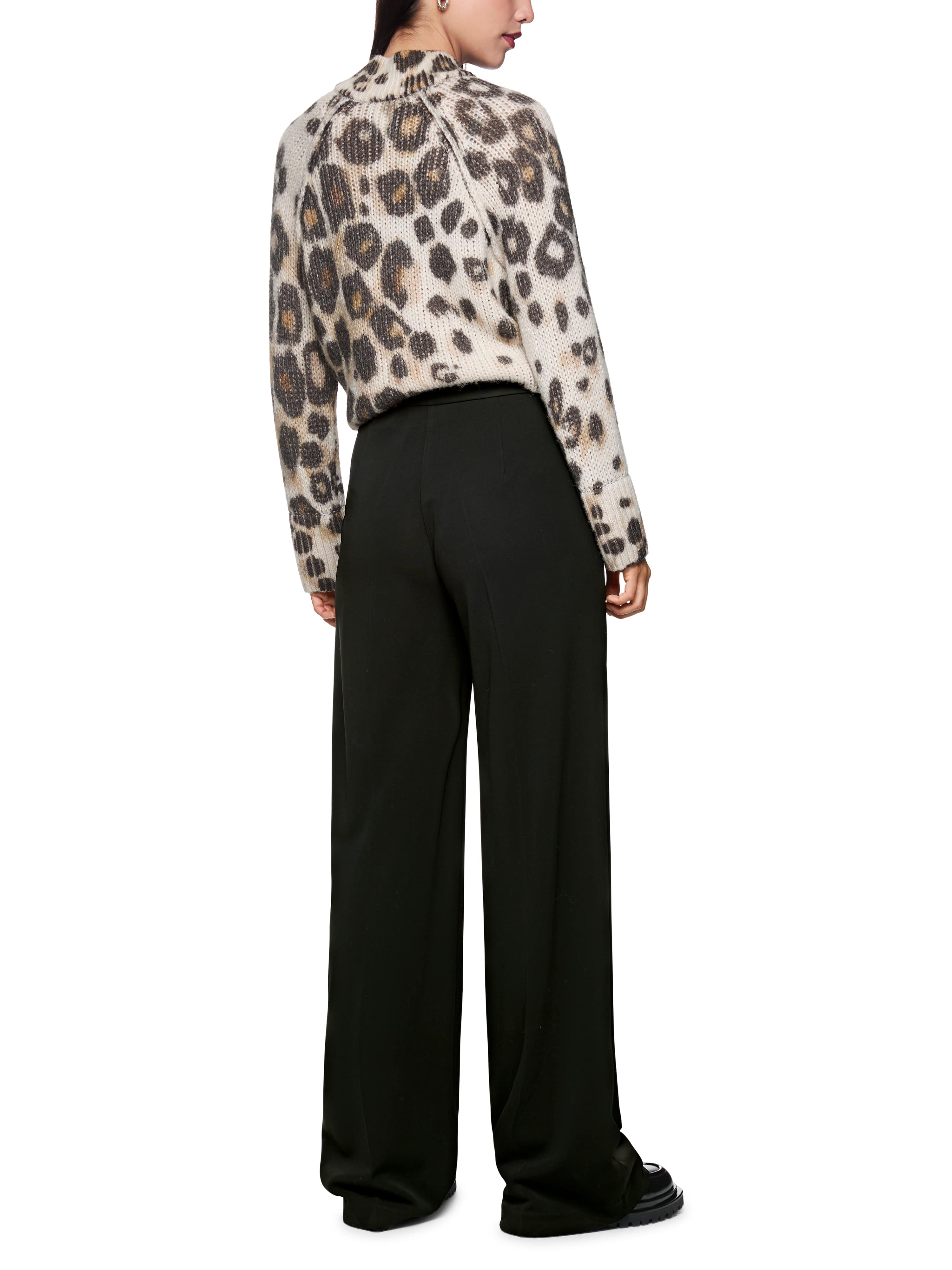 מכנסיים בגזרה רחבה עם מותן גבוההרכב: 100% ויסקוזההדוגמנית בגובה 1.79 ולובשת מידה 3 של מארק קיין