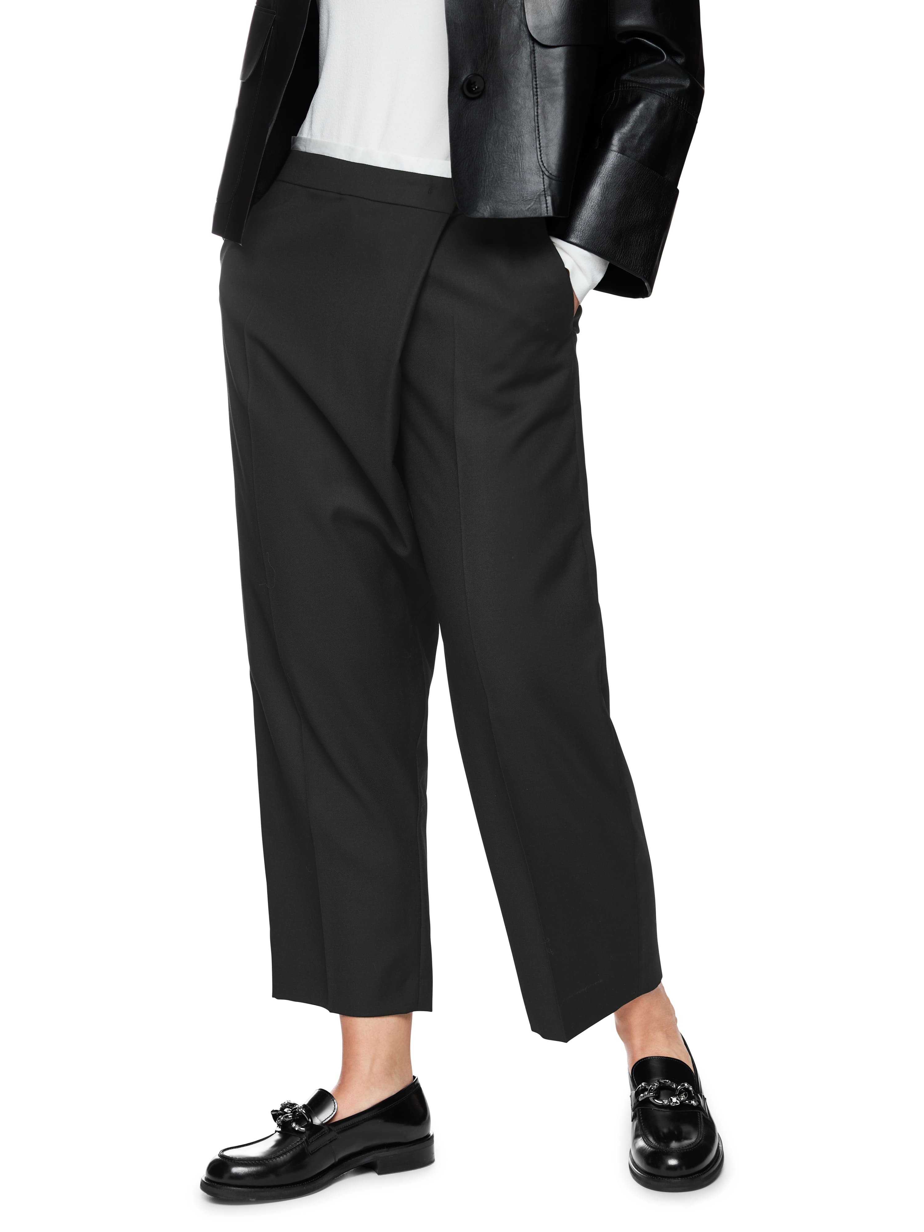 מכנסיים בגזרה נינוחה מראה קז'ואל באורך קרסול הרכב: 59% פוליאסטר, 24% צמר, 16% ויסקוזה, 1% אלסטןהדוגמנית בגובה 1.79 ולובשת מידה 3 של מארק קיין