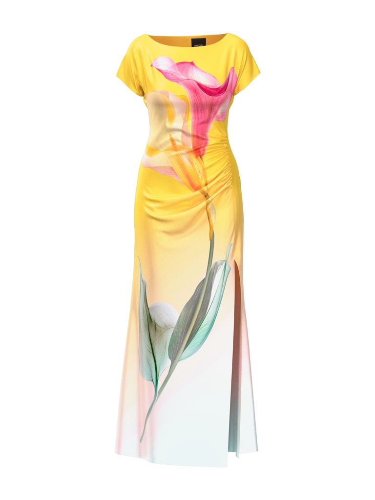 שמלת מקסי אלגנטית, בגזרה צמודה לגוף, עשויה בד סאטן רך וזורם, עם הדפס חזיתי גדול של פרח קאלה. עם שרוולים קצרים, וצווארון עגול, קפלים עדינים בצד המותן מדגישים את הצללית הנשית, ושסע ארוך בצד הרגל מעניק מראה עדכני וחופש תנועה. סגירה באמצעות רוכסן אחורי נסתר.הרכב: 51% פוליאסטר ממוחזר, 49% פוליאסטרהדוגמנית בגובה 1.79 ולובשת מידה 3 של מארק קיין