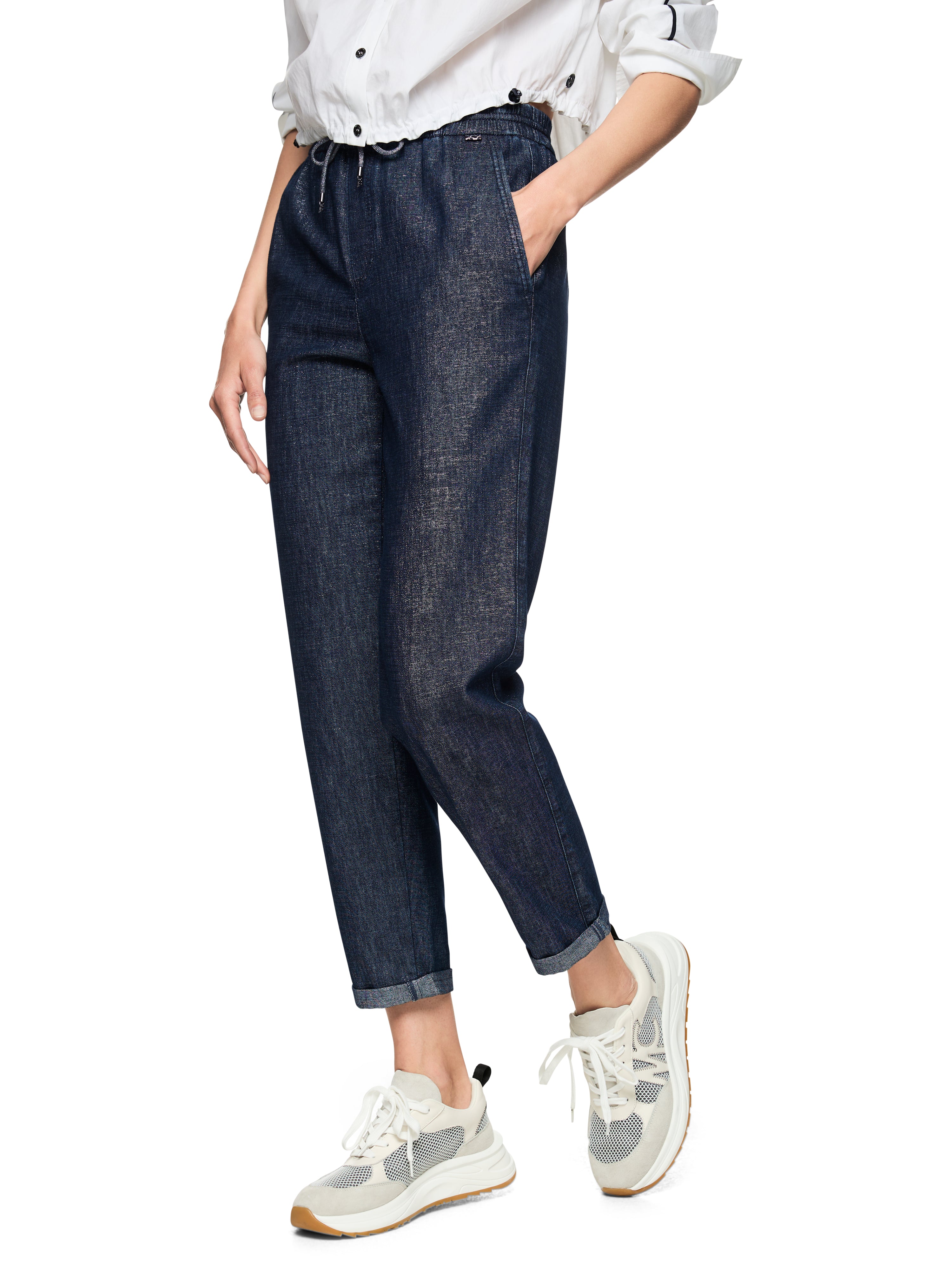 מכנסי ג'ינס בגזרה משוחררת באורך 7/8 עם קפליםהרכב: 62% כותנה, 32% ויסקוזה, 4% פוליאסטר, 2% פוליאמידהדוגמנית בגובה 1.79 ולובשת מידה 3 של מארק קיין