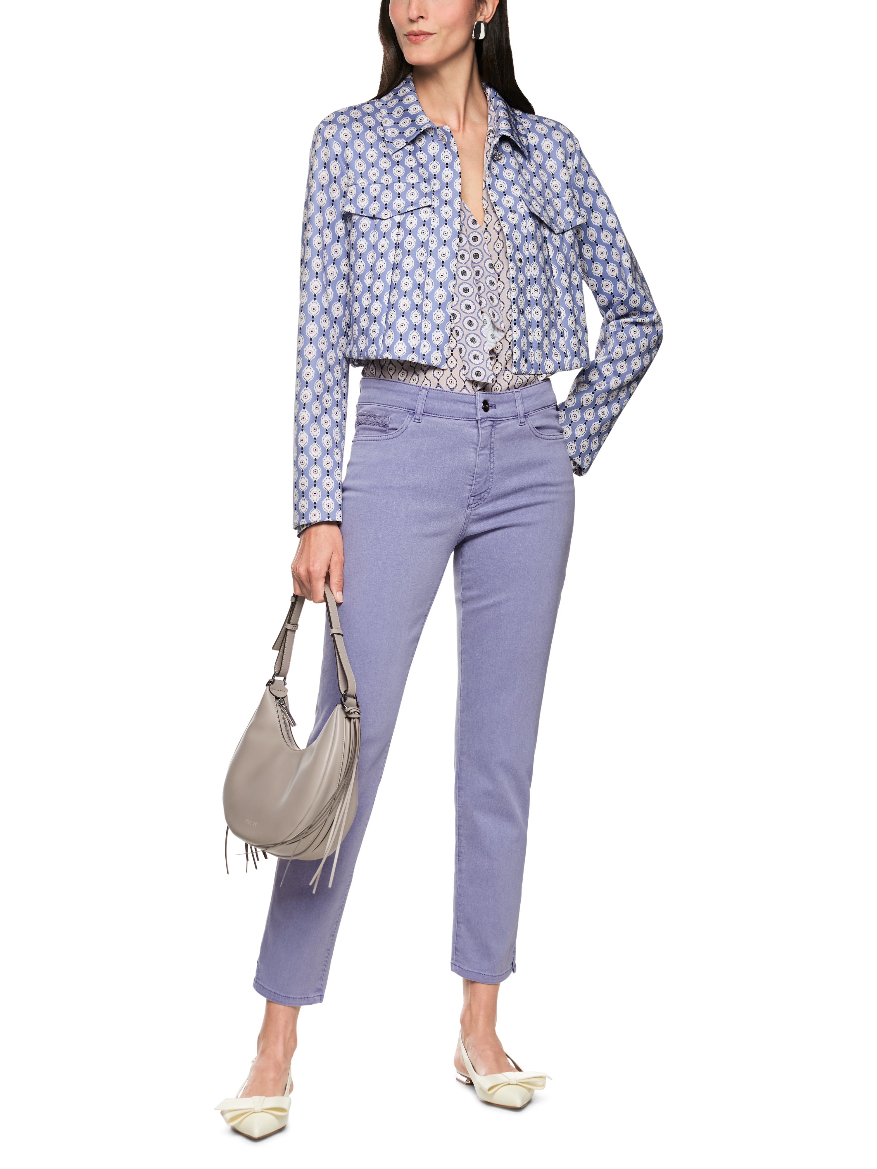 מכנסי ג'ינס בגזרה צמודה עם סגירת כפתור ורוכסןהרכב: 90% כותנה, 8% אלסטומולטיאסטר, 2% אלסטןהדוגמנית בגובה 1.79 ולובשת מידה 3 של מארק קיין