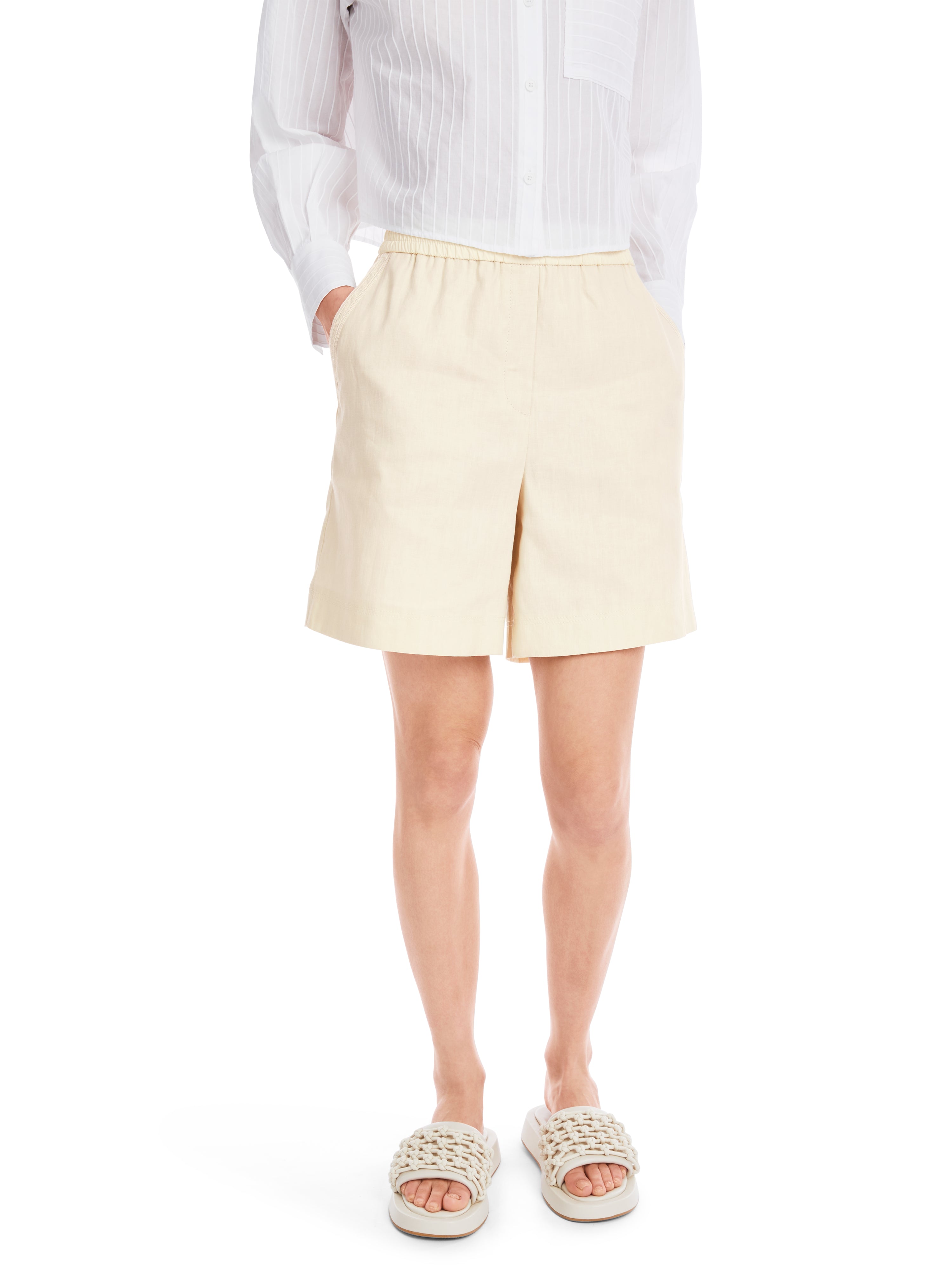 מכנסיים קצרים