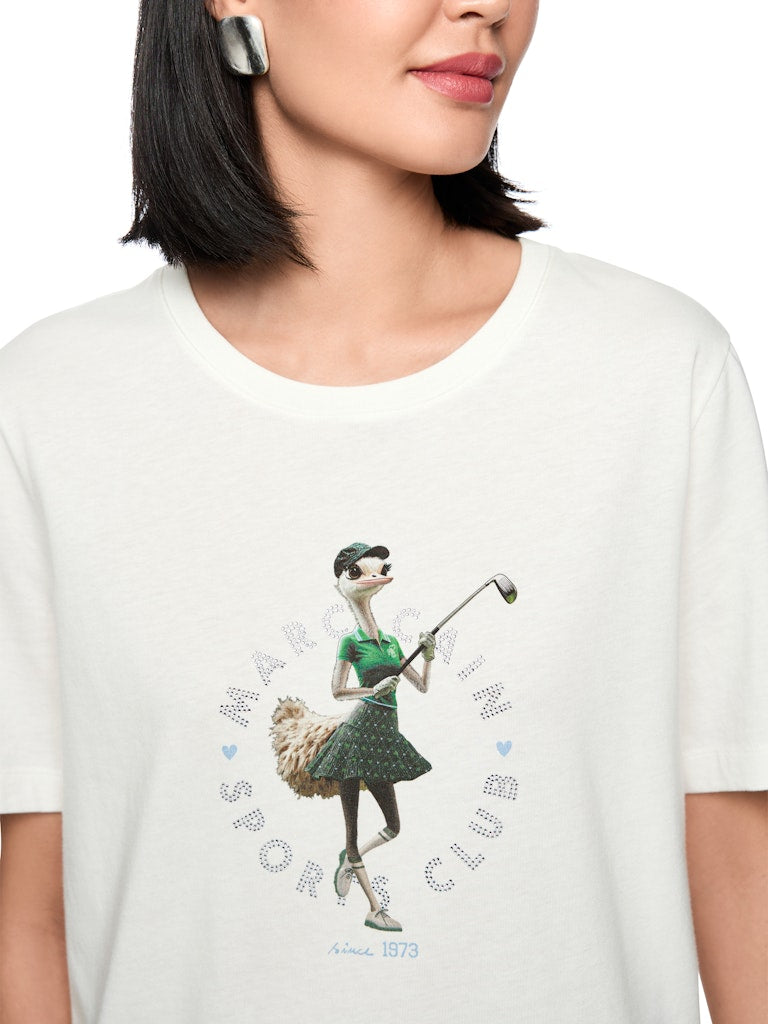 חולצת טישירט בגזרה רחבה, עשויה כותנה אורגנית רכה ונעימה במיוחד. עם שרוולים קצרים, צווארון עגול, והדפס חזיתי בשילוב אבני חן.הרכב: 100% כותנה אורגניתהדוגמנית בגובה 1.79 ולובשת מידה 3 של מארק קיין