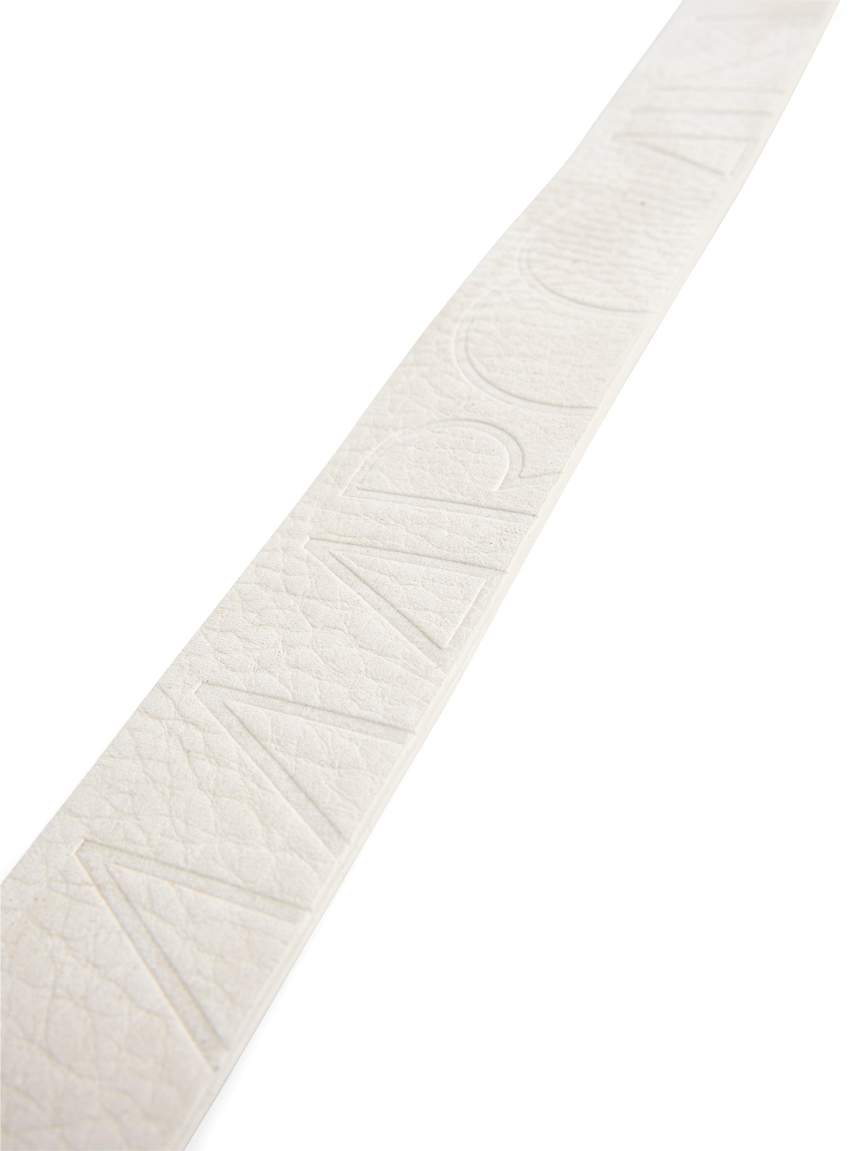 חגורת מותן עם אבזם מתכת מרובערוחב: 3.5 ס"מהרכב: 100% עור