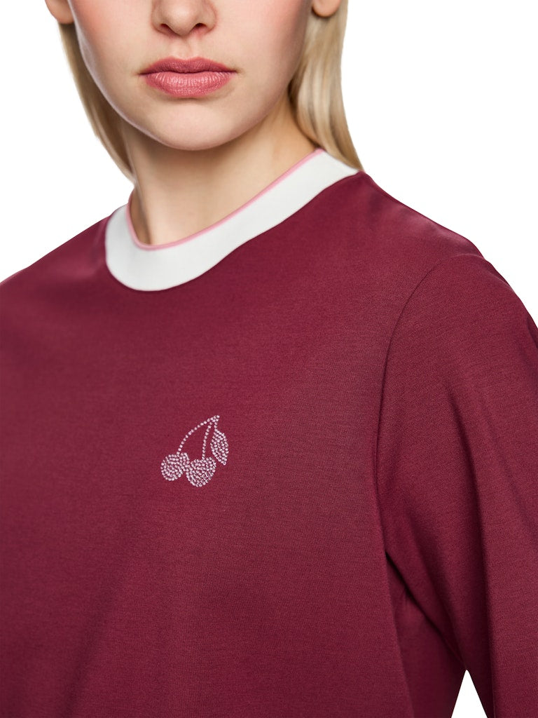 חולצת טי בגזרה ישרה ונינוחה, עם שרוולים באורך המרפק.הרכב: 47% כותנה, 47% מודל, 6% אלסטןהדוגמנית בגובה 1.79 ולובשת מידה 3 של מארק קיין