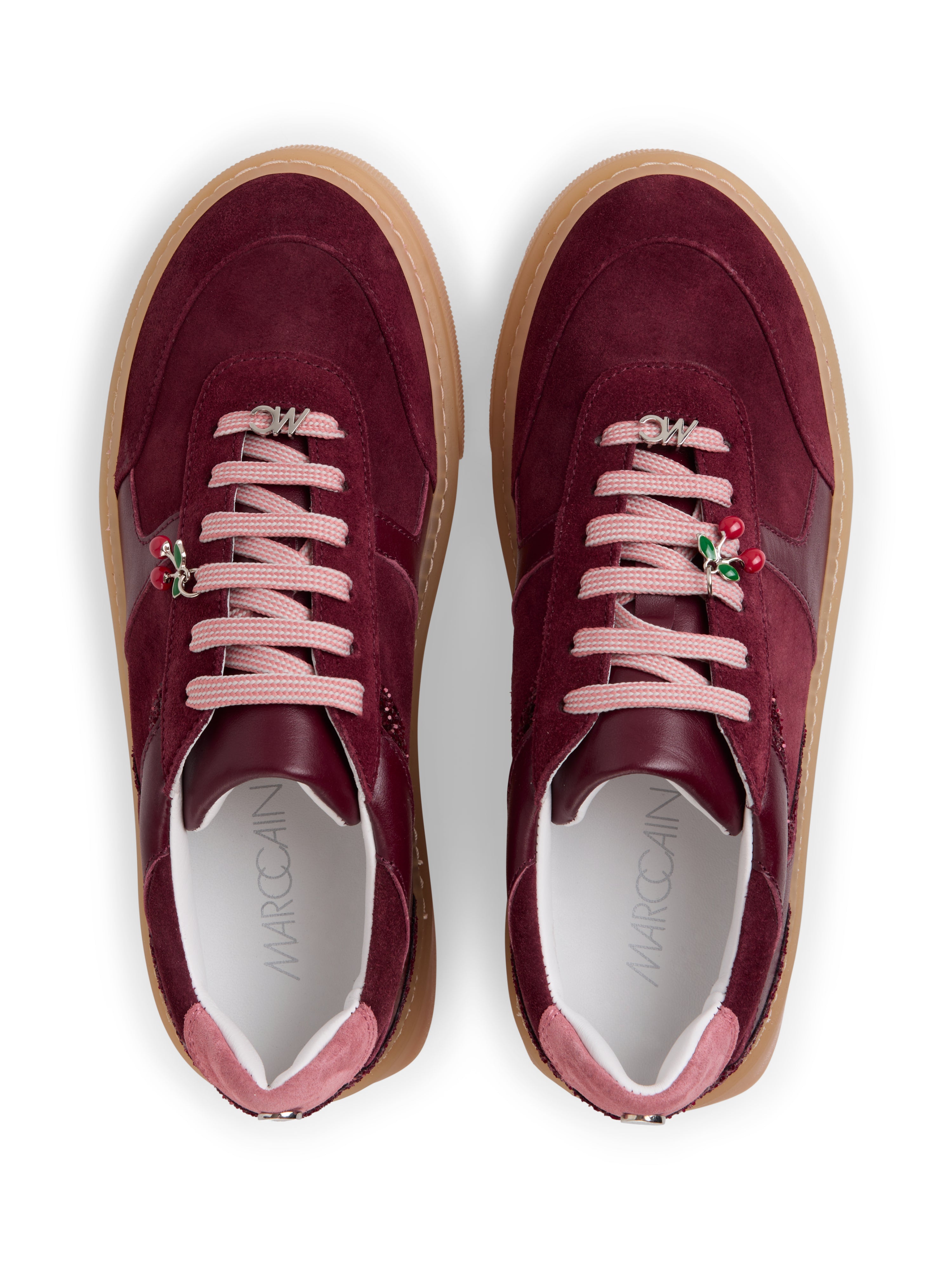 נעלי סניקרס זמש עם סוליה רחבה, בגימור קווים מנצנציםהרכב: 100% עור גובה סוליה: 35 מ"מ