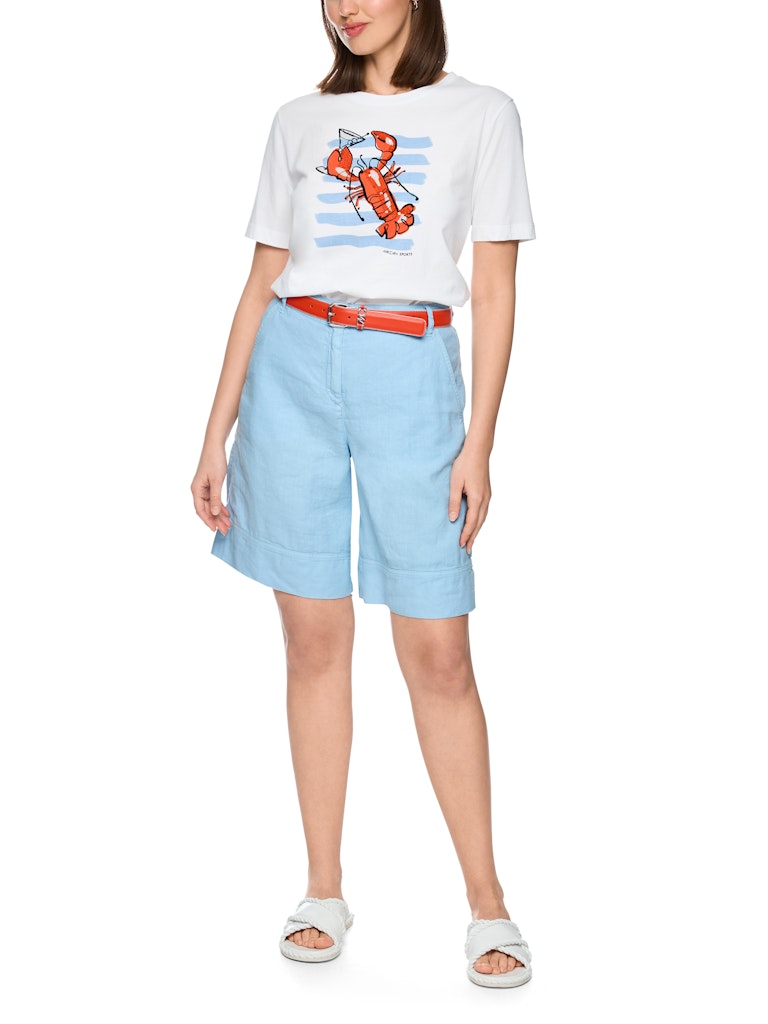 מכנסיים קצרים, בגזרה רחבה ונינוחה, עם מותן גבוהה, עשויים בד רך וקליל מתערובת כותנה ופשתן. עם שני כיסי צד, שני כיסי פאץ' אחוריים, לולאות לחגורה, וסגירה באמצעות רוכסן וכפתור. נוחים ונעימים במיוחד, ומושלמים לקיץ.הרכב: 49% כותנה, 48% פשתן, 3% אלסטןהדוגמנית בגובה 1.79 ולובשת מידה 3 של מארק קיין