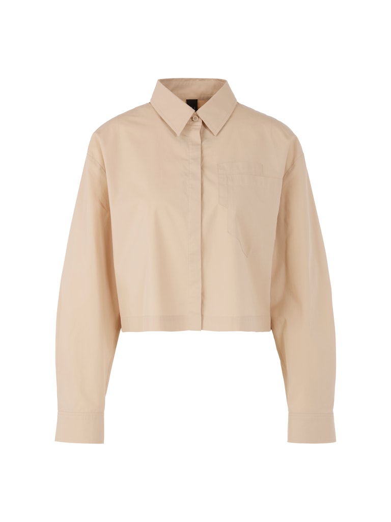 חולצה מכופתרת בגזרה רחבה ומשוחררת ובאורך קצר, עשויה כותנה אורגנית נעימה ונוחה במיוחד.עם צווארון קלאסי, שרוולים ארוכים בגימור חפתים הניתנים לקיפול וכיפתור, סגירה באמצעות שורת כפתורים נסתרת לאורך החולצה, וכיס דש כפול.הרכב: 100% כותנה אורגניתהדוגמנית בגובה 1.79 ולובשת מידה 3 של מארק קיין