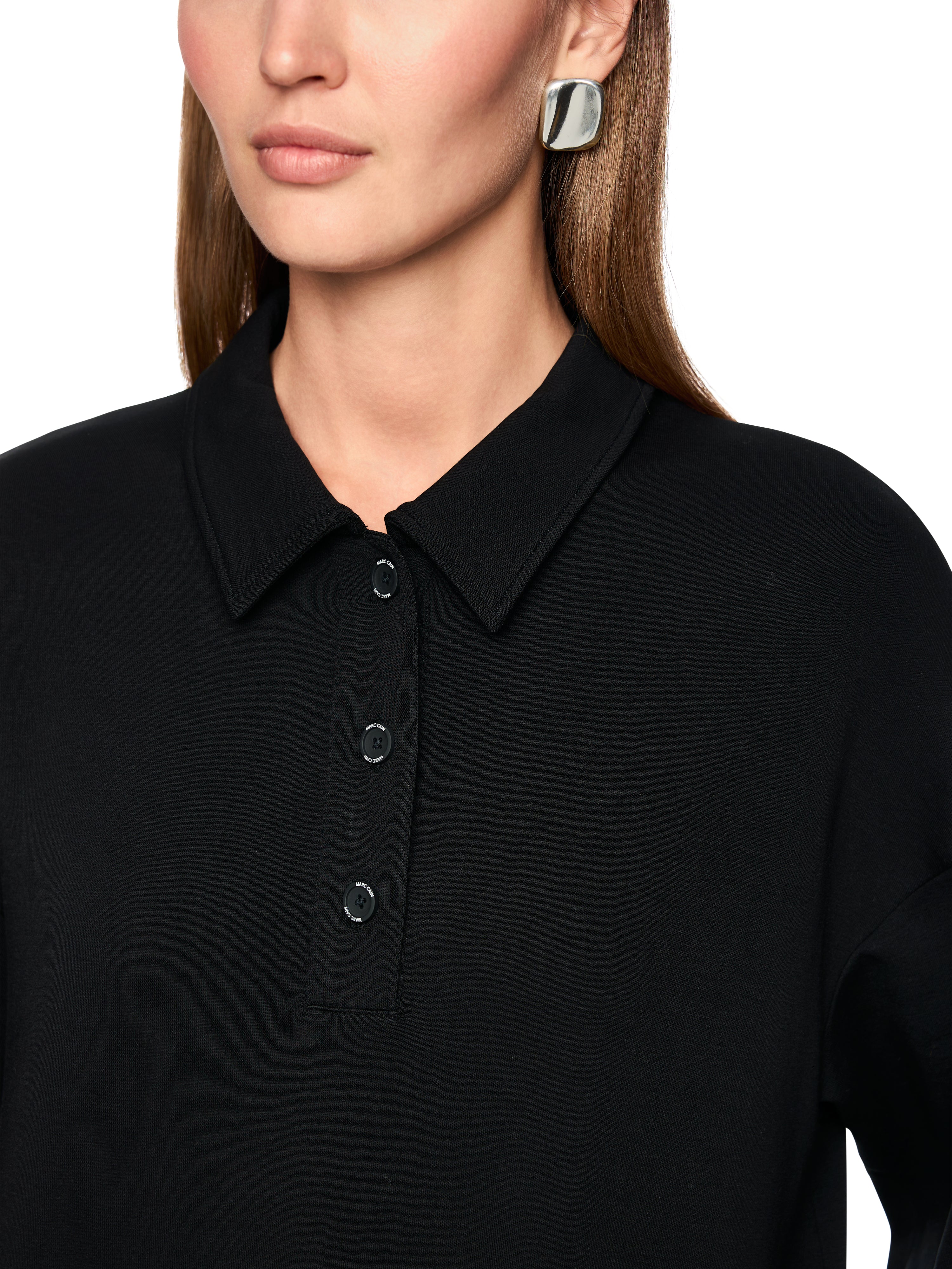 שמלת סווטשירט בעלת גזרה רחבה ומכפלת מעוגלת, עם שרוולי 3/4הרכב: 88% כותנה, 8% פוליאסטר, 4% אלסטןהדוגמנית בגובה 1.79 ולובשת מידה 3 של מארק קיין