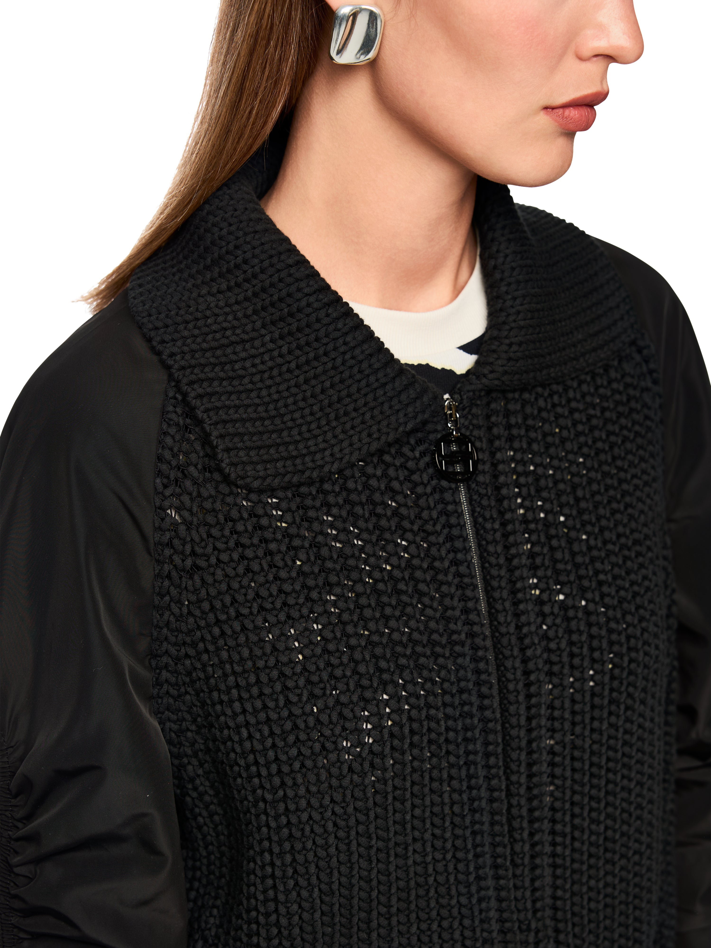 קרדיגן קז'ואל סרוג בגזרה רחבה עם שרוולים מבד ספורטיבי וסגירת רוכסן הרכב: 100% פוליאסטרהדוגמנית בגובה 1.79 ולובשת מידה 3 של מארק קיין