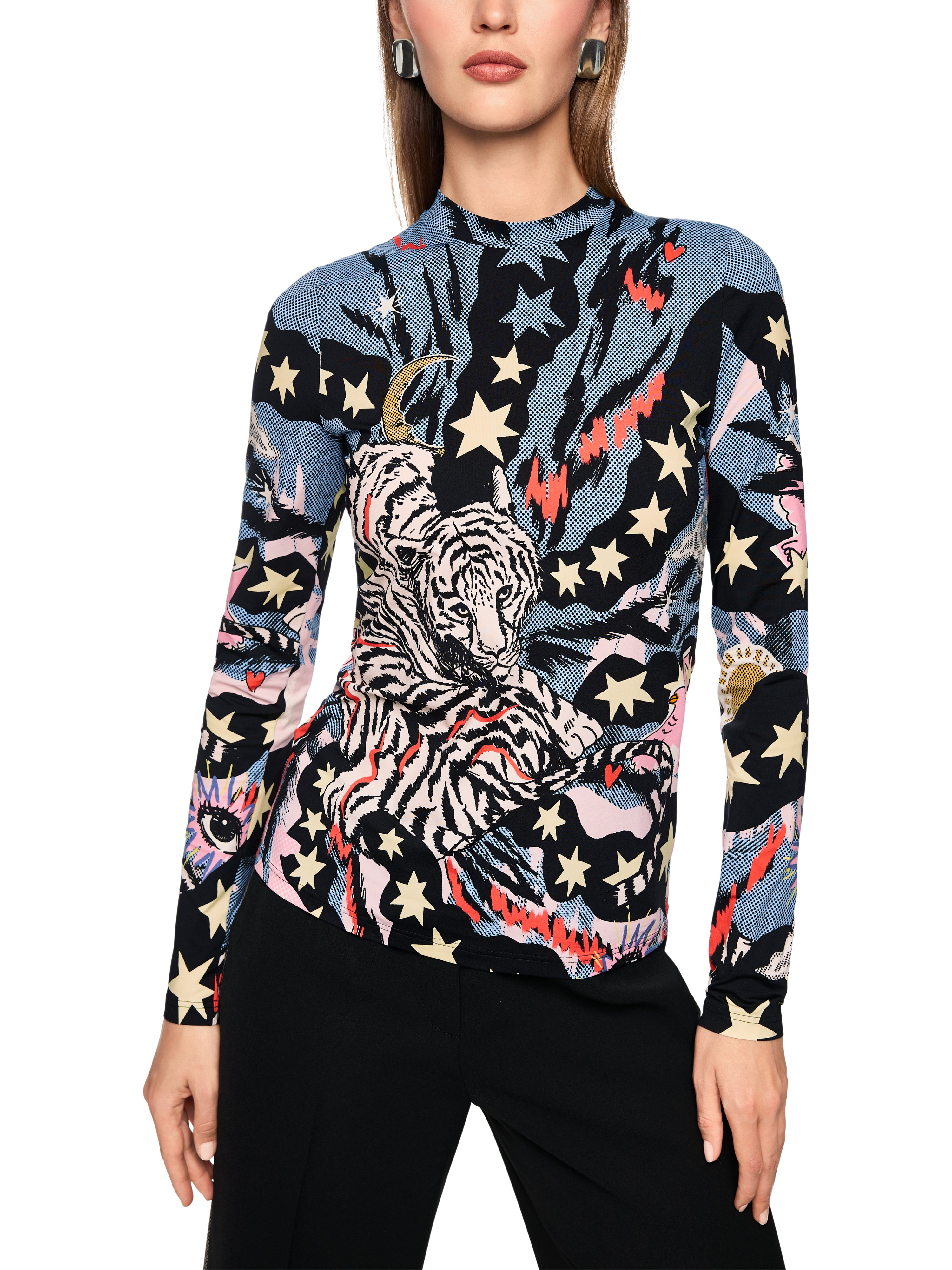 חולצה ארוכת שרוולים בגזרה צמודה עם צווארון עגול והדפסהרכב: 84% פוליאמיד, 16% אלסטןהדוגמנית בגובה 1.79 ולובשת מידה 3 של מארק קיין