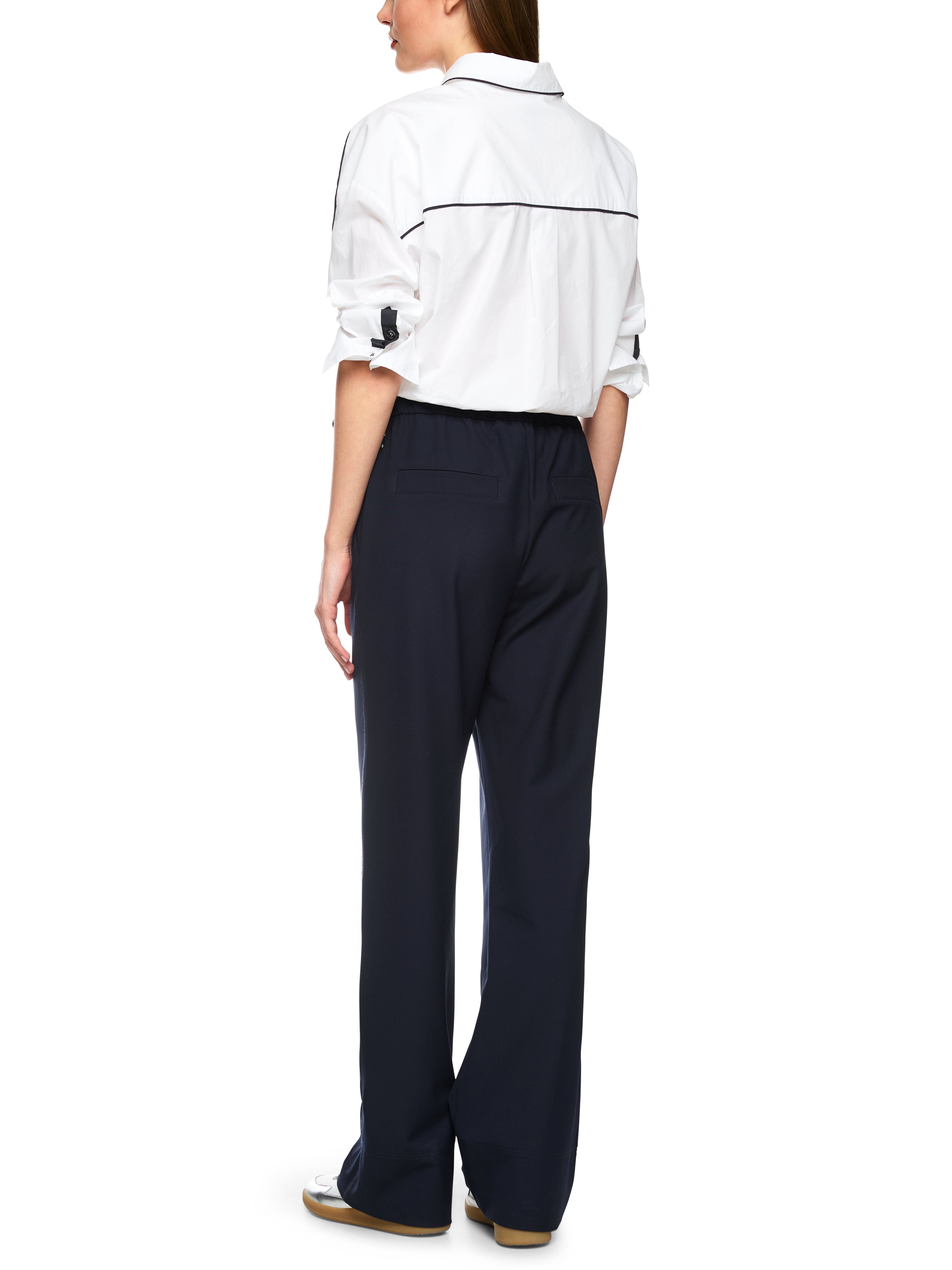 חולצה קצרה עשויה כותנה עם גומייה מתכווננת במכפלת אלסטיתהרכב: 100% כותנההדוגמנית בגובה 1.79 ולובשת מידה 3 של מארק קיין