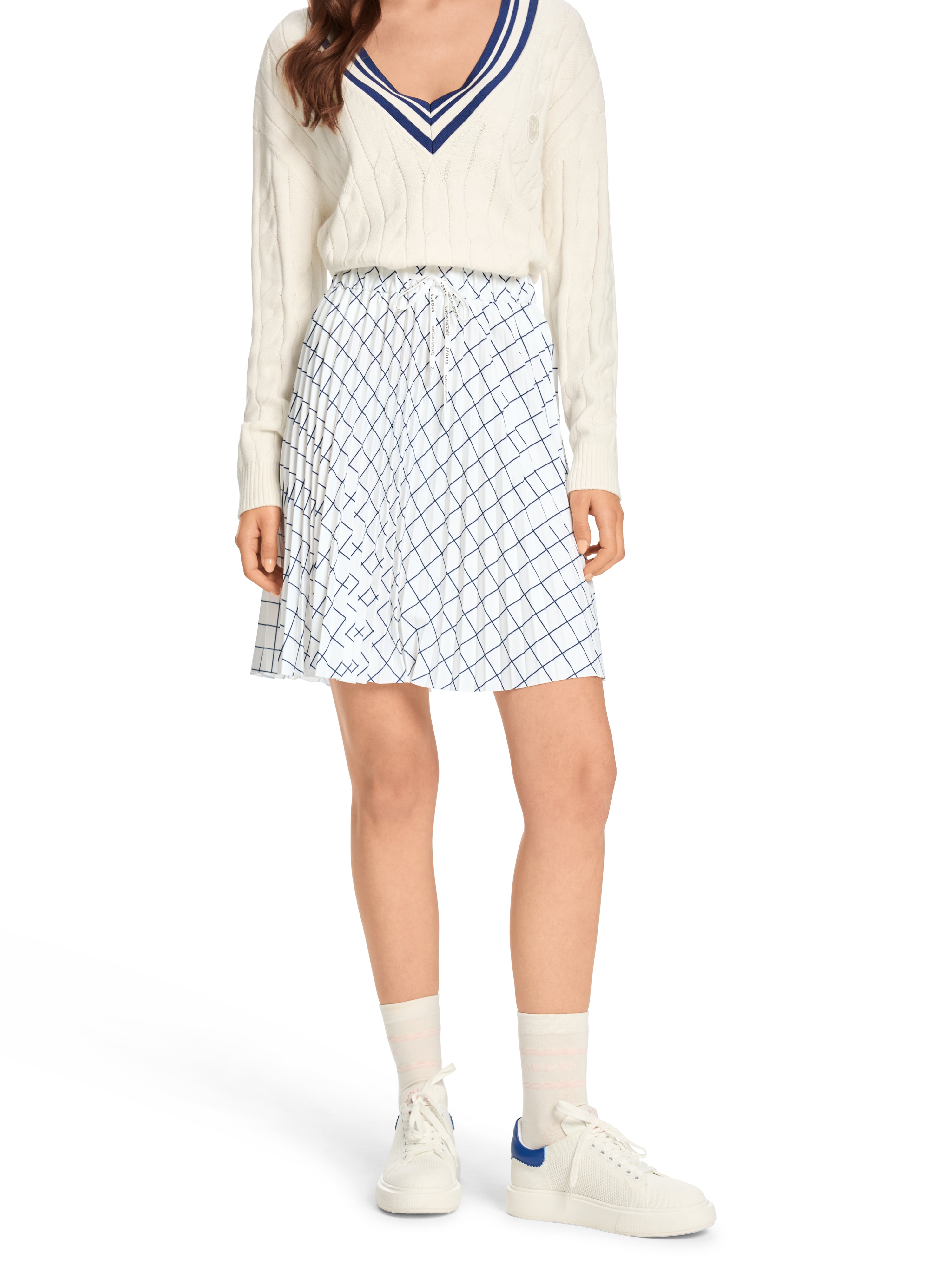 חצאית קפלים באורך מיני עם רצועת מותן אלסטית ושרוך מתכוונןהרכב: 97% פוליאסטר, 3% אלסטןהדוגמנית בגובה 1.79 ולובשת מידה 3 של מארק קיין