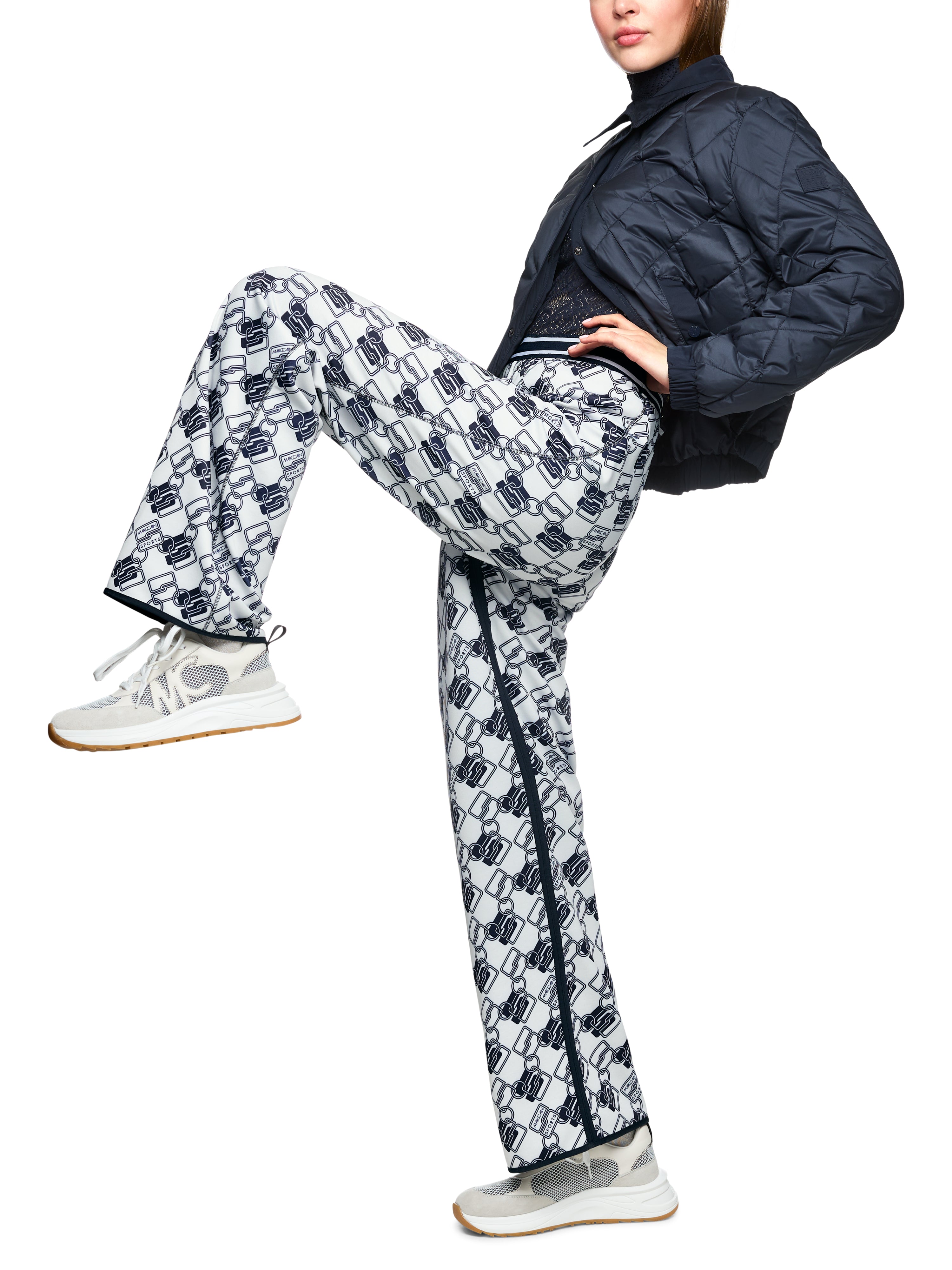 מכנסי בד סקובה בגזרה רחבה עם הדפסהרכב: 79% פוליאסטר, 17% ויסקוזה, 4% אלסטןהדוגמנית בגובה 1.79 ולובשת מידה 3 של מארק קיין