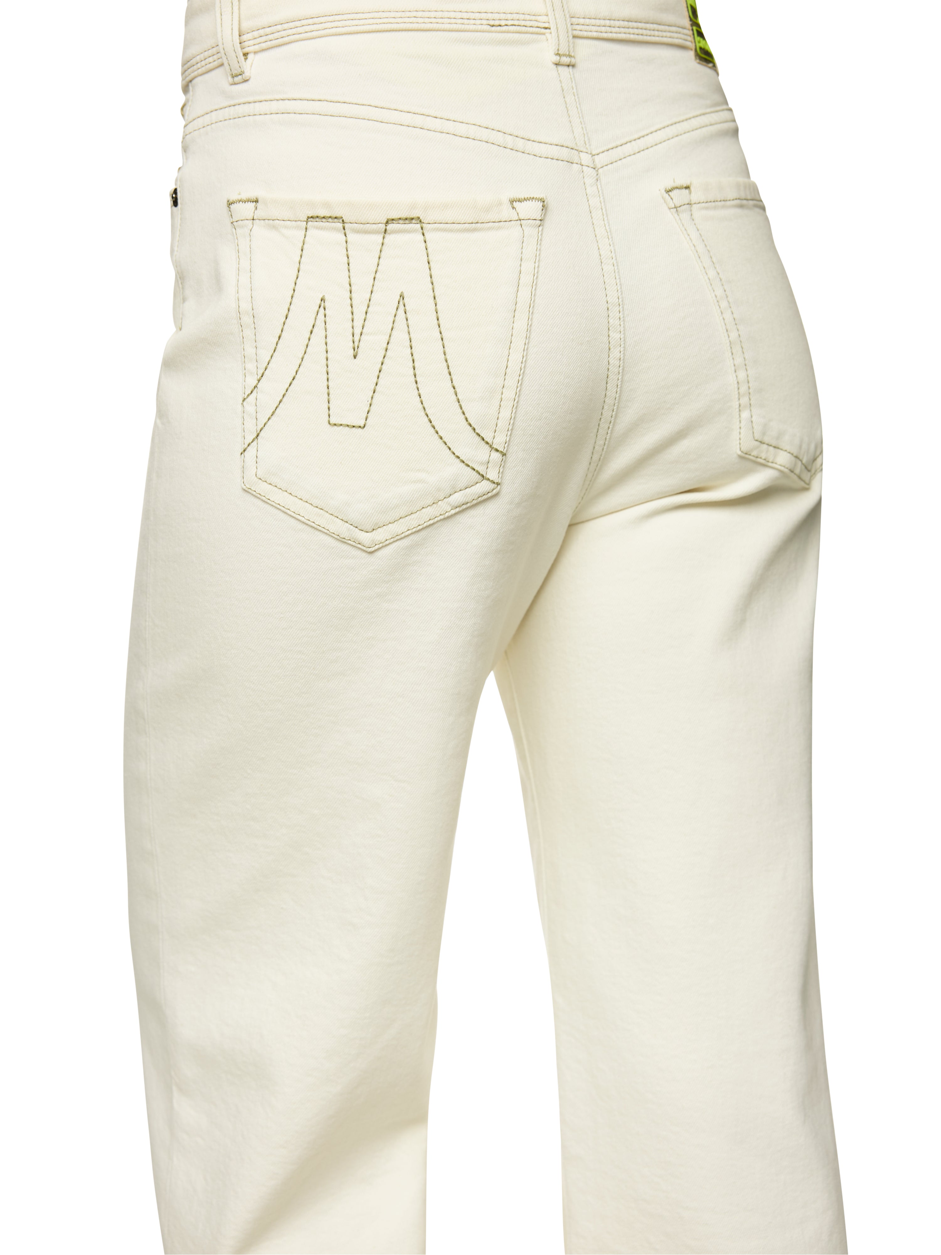 מכנסי ג'ינס עשויים כותנה גמישה, בעלי מותן גבוה וכיסיםהרכב: 79% כותנה, 20% כותנה (ממוחזרת), 1% אלסטןהדוגמנית בגובה 1.79 ולובשת מידה 3 של מארק קיין