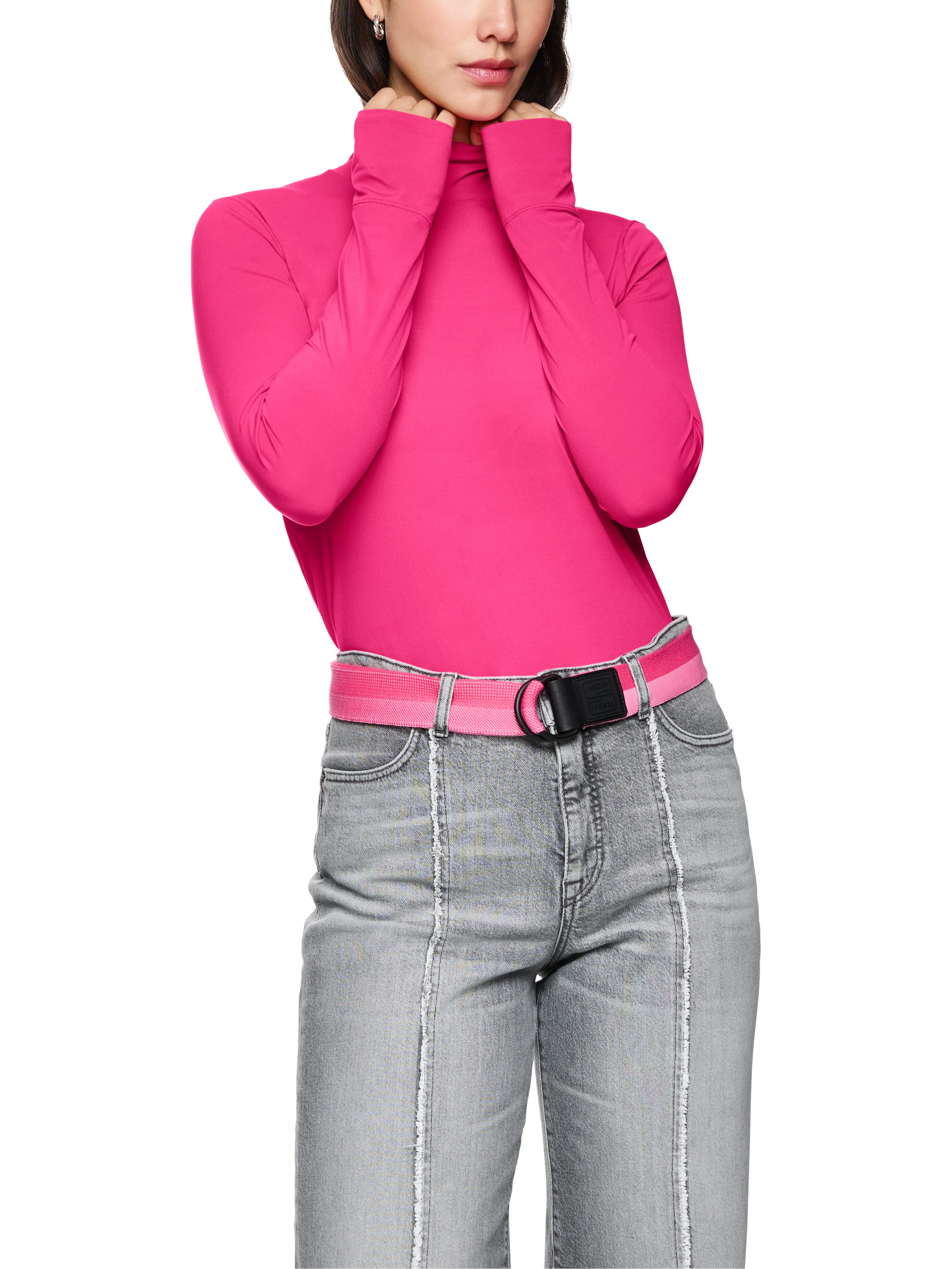 חולצת גולף בגזרה צמודההרכב: 87% פוליאמיד 13% אלסטןהדוגמנית בגובה 1.79 ולובשת מידה 3 של מארק קיין