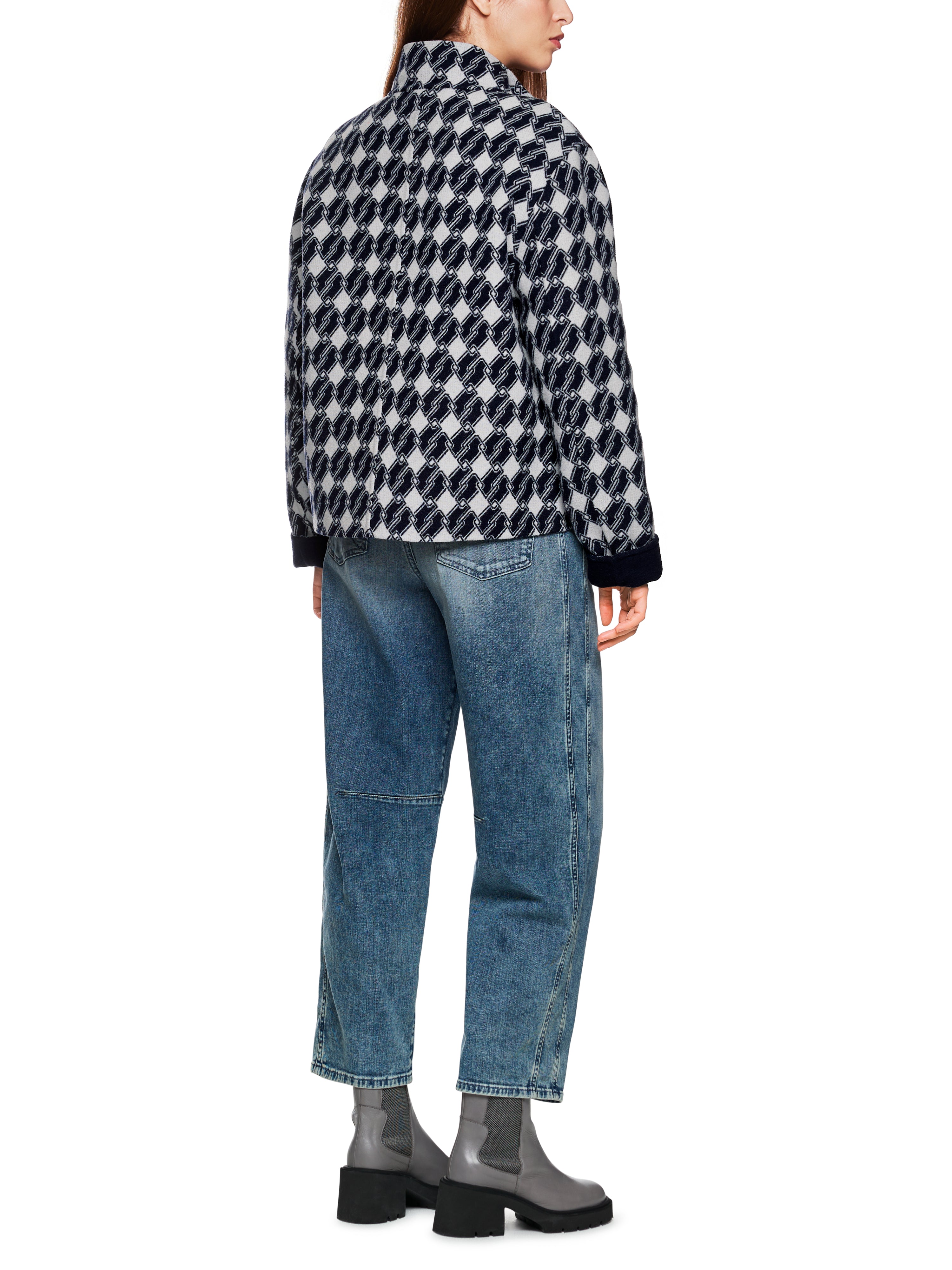 ז'קט דו צדדי בעיטור טלאים עם כיסים וסגירת רוכסן הרכב: 70% צמר, 30% פוליאסטרהדוגמנית בגובה 1.79 ולובשת מידה 3 של מארק קיין