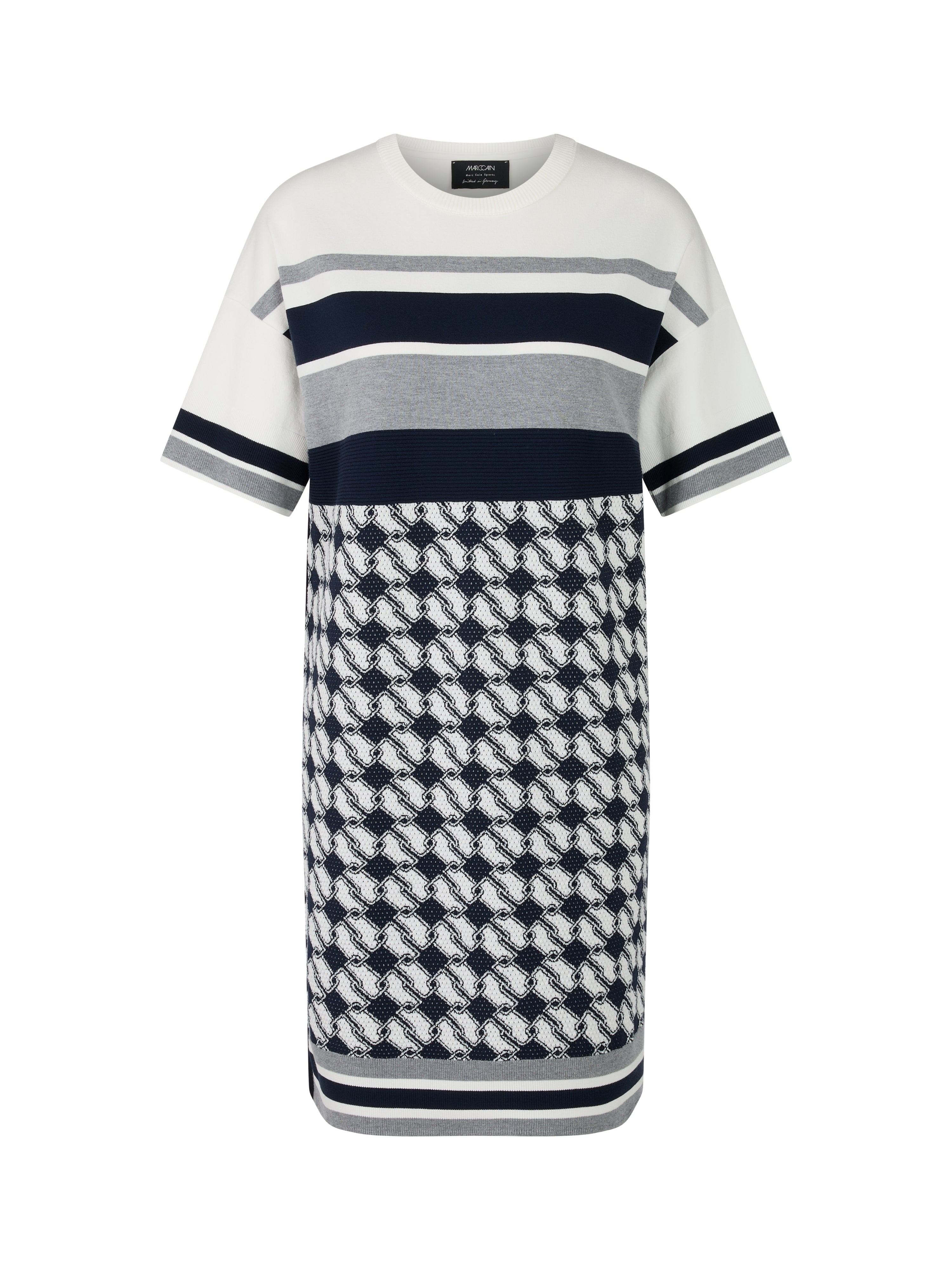 שמלת מידי סרוגה בגזרה רפויההרכב: 48% ויסקוזה, 22% כותנה, 21% פוליאסטר, 6% כותנה אורגנית, 3% פוליאמידהדוגמנית בגובה 1.79 ולובשת מידה 3 של מארק קיין