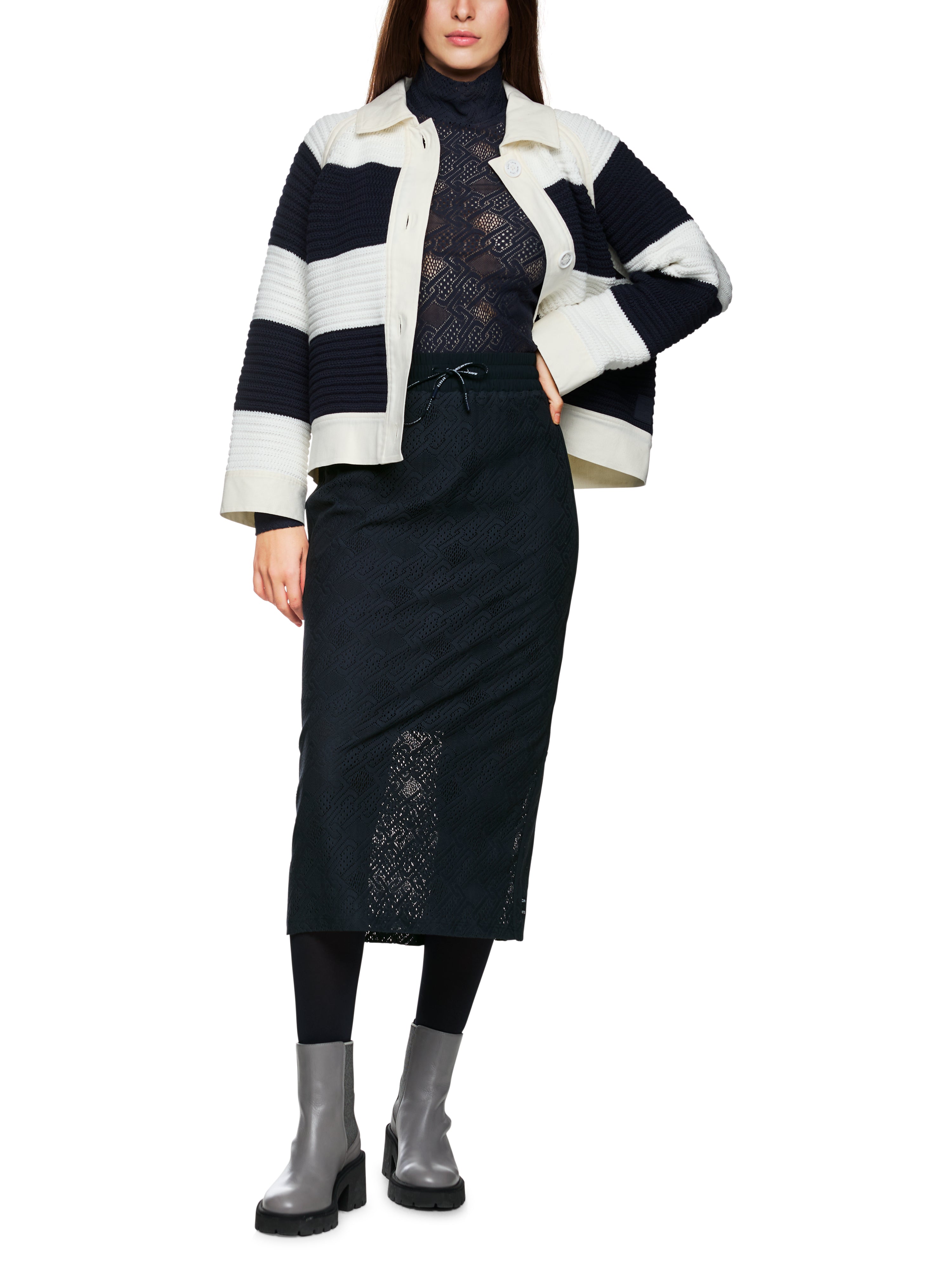 חצאית בגזרה ישרה עשויה מבד תחרה עם חגורת מותן נמתחתהרכב: 93% פוליאמיד, 7% אלסטןהדוגמנית בגובה 1.79 ולובשת מידה 3 של מארק קיין