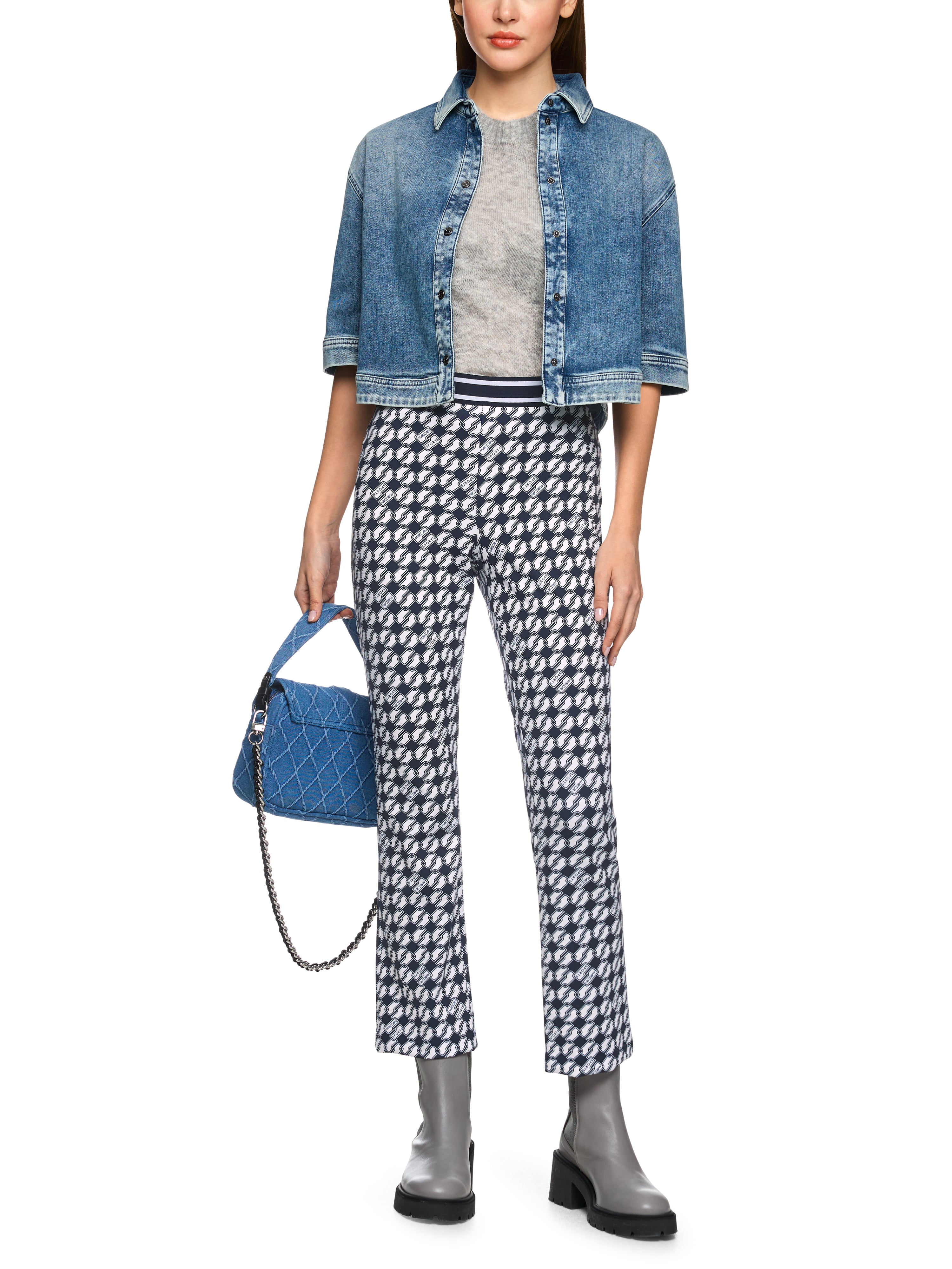 מכנסי סקובה עם הדפס וגומיית מותן אלסטיתהרכב: 87% פוליאמיד, 13% אלסטןהדוגמנית בגובה 1.79 ולובשת מידה 3 של מארק קיין