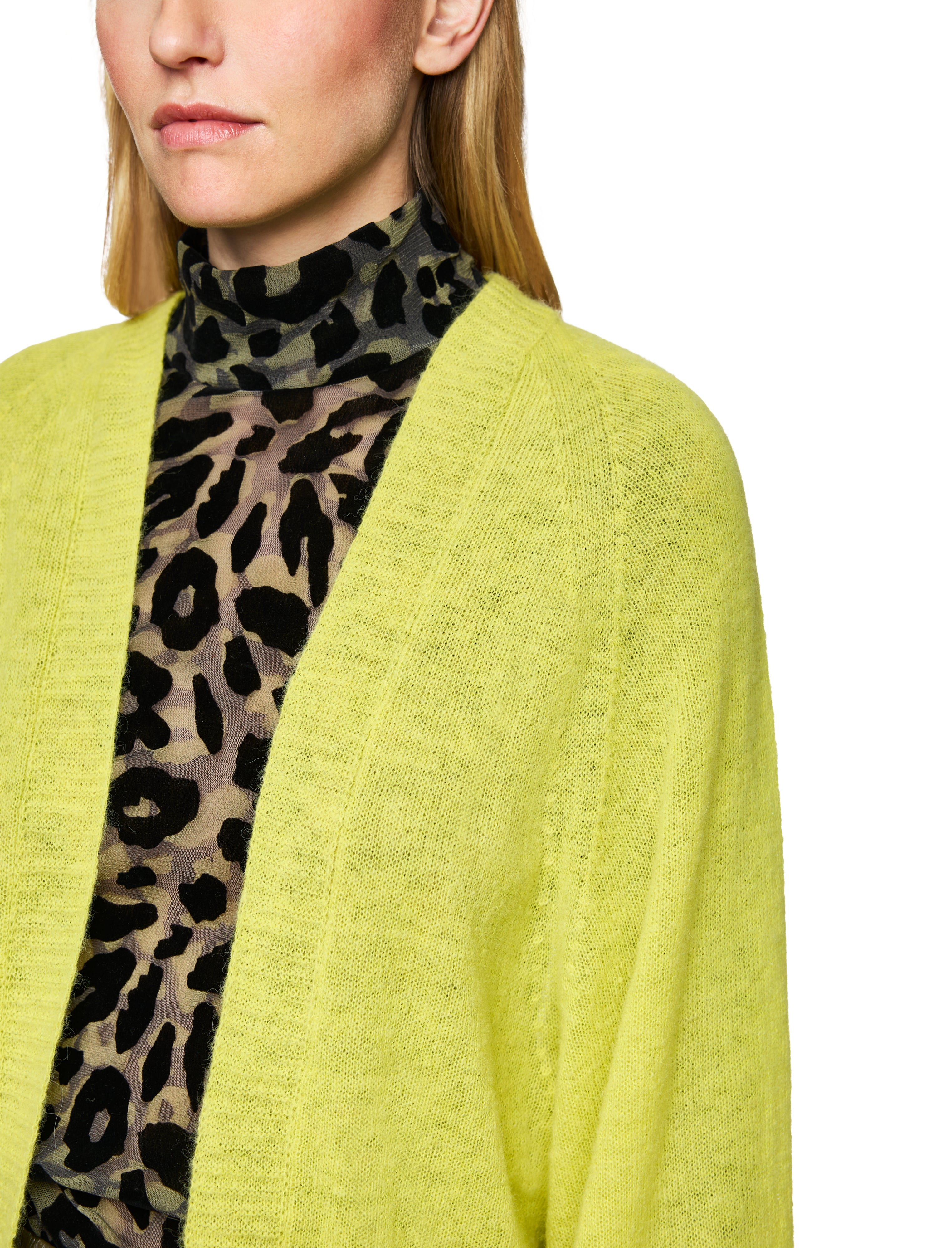 קרדיגן סרוג בגזרה רופפת הרכב: 55% אלפקה, 35% פוליאמיד, 10% צמרהדוגמנית בגובה 1.79 ולובשת מידה 3 של מארק קיין