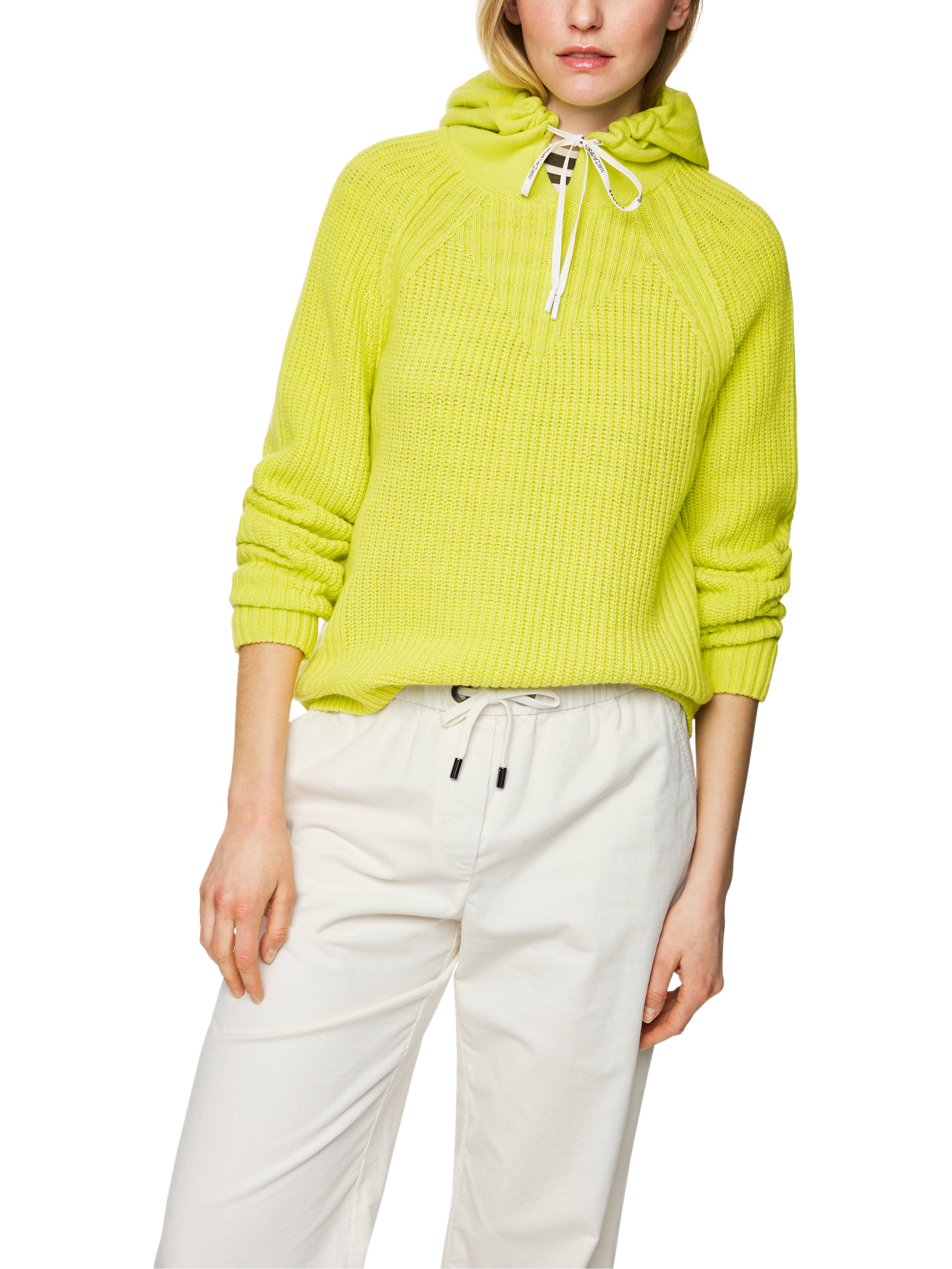 סוודר קז'ואל עם קפוצ'ון בעל גזרה נינוחה ושרוולי ראגלןהרכב: 35% צמר, 30% ויסקוזה, 20% קשמיר, 15% פוליאמידהדוגמנית בגובה 1.79 ולובשת מידה 3 של מארק קיין