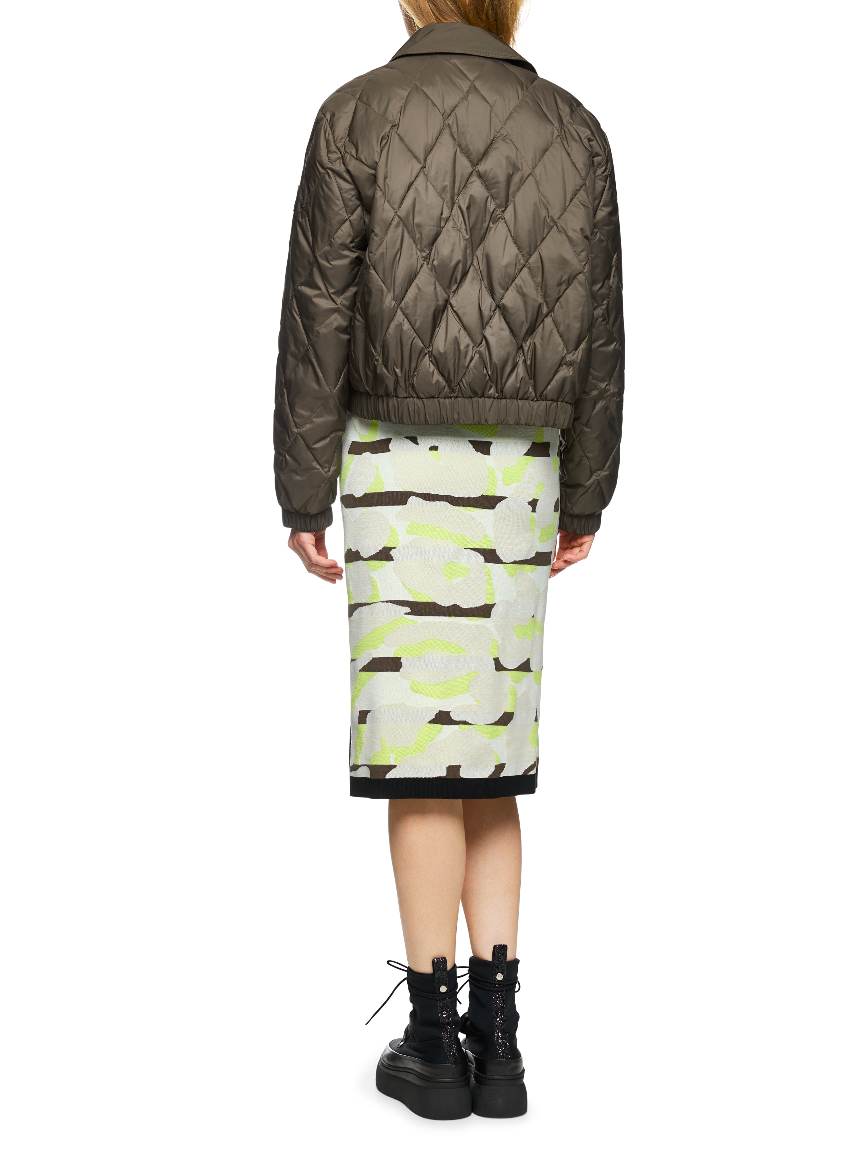 מעיל מרופד בגזרה רחבה עם כיסים צדדיים הרכב: 100% פוליאסטרהדוגמנית בגובה 1.79 ולובשת מידה 3 של מארק קיין