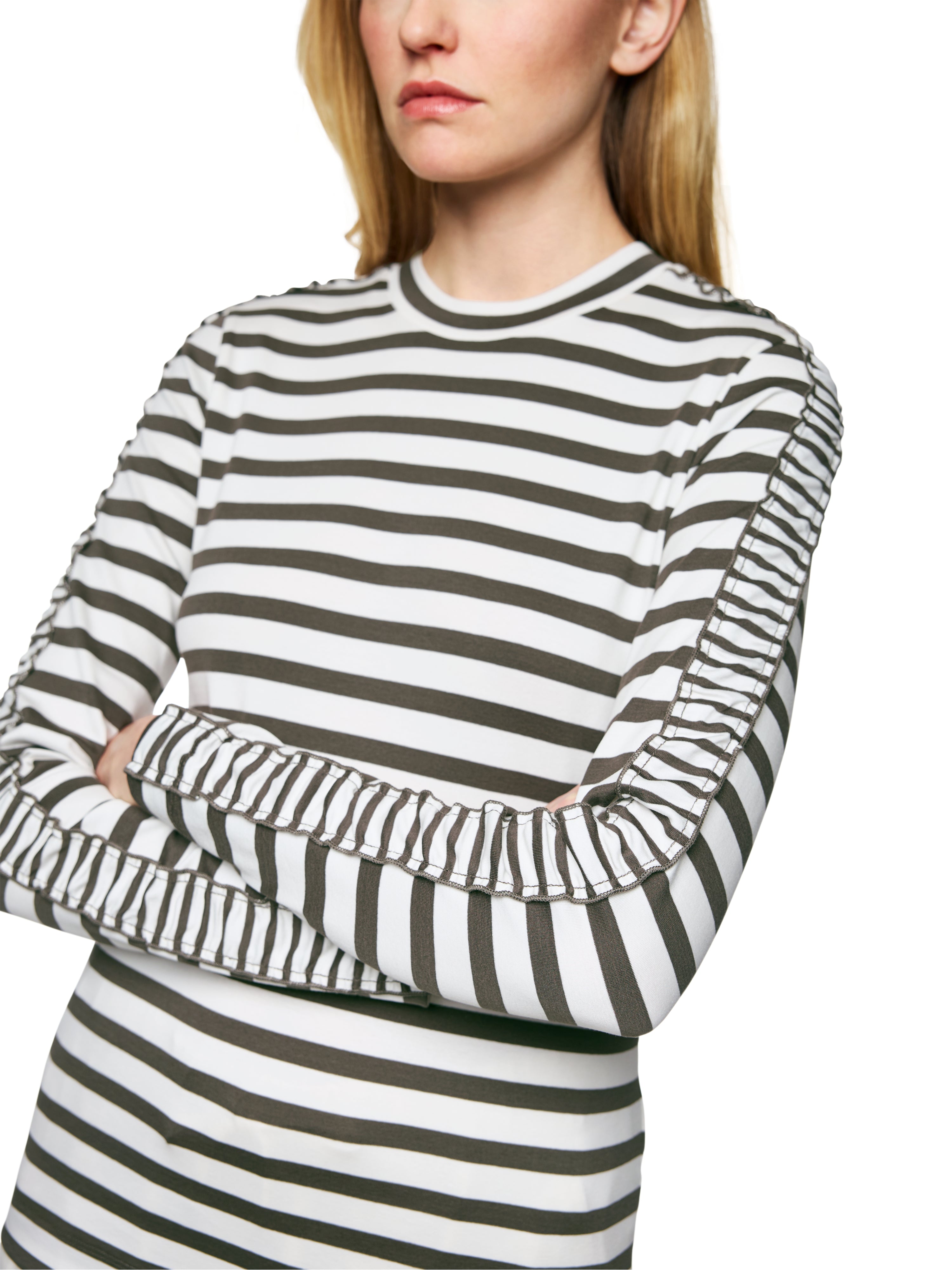 חולצת פסים בגזרה צמודה עם צווארון עגולהרכב: 94% כותנה, 6% אלסטןהדוגמנית בגובה 1.79 ולובשת מידה 3 של מארק קיין