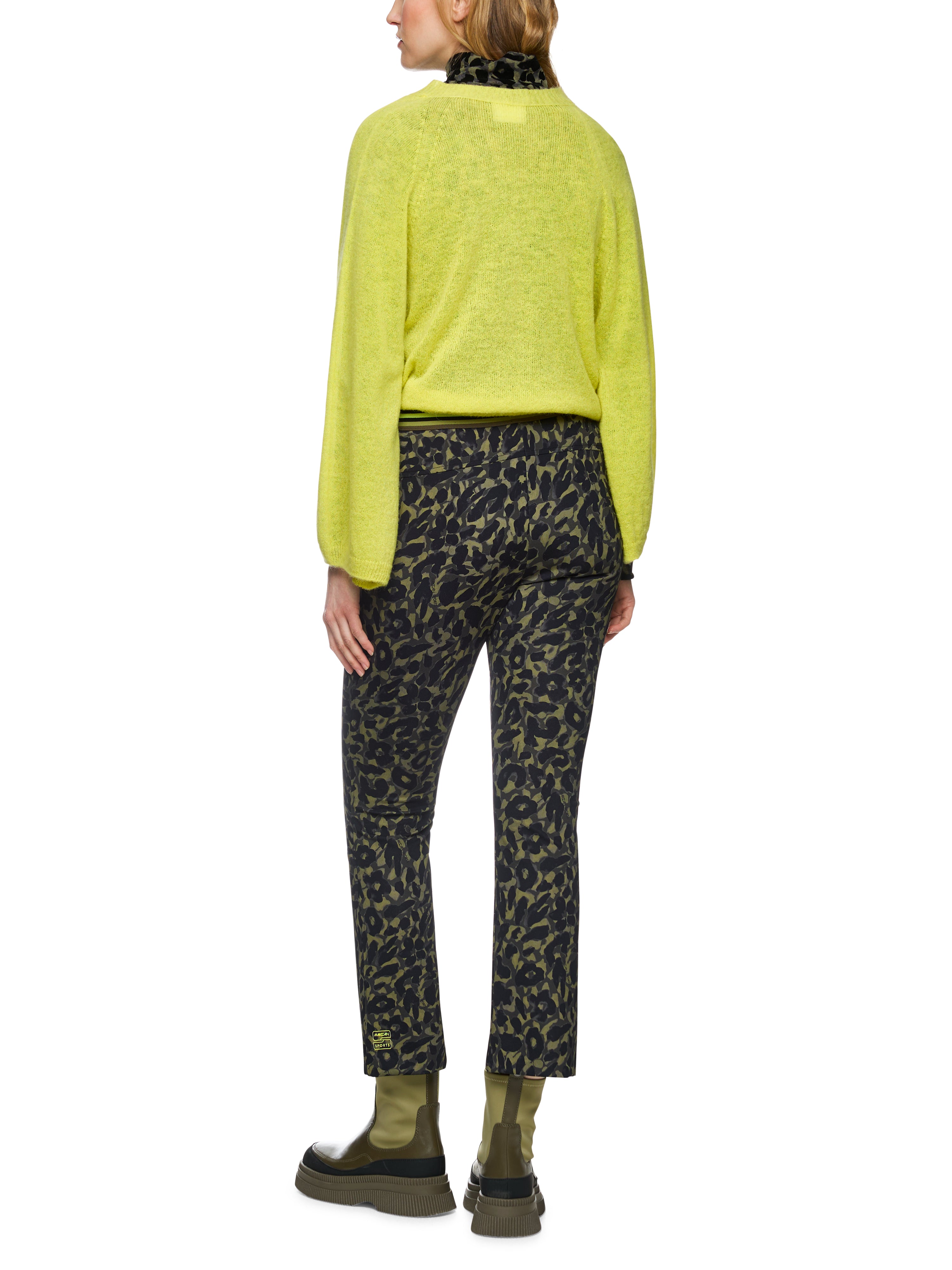 מכנסי טייץ עם גומיית מותן אלסטיתהרכב: 47% פוליאמיד, 42% פוליאסטר, 11% אלסטןהדוגמנית בגובה 1.79 ולובשת מידה 3 של מארק קיין