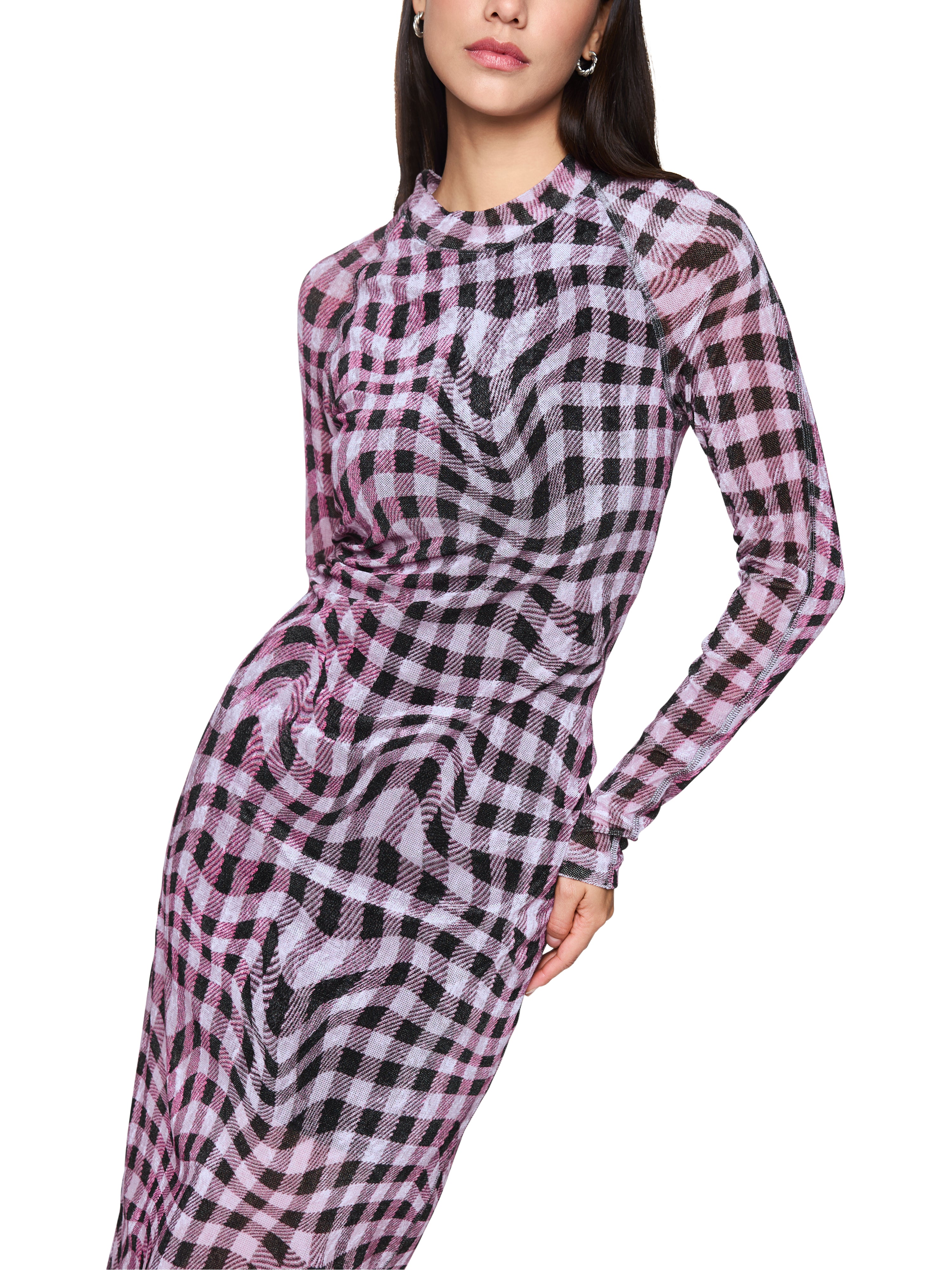 שמלת רשת אטומה בגזרה צמודה עם הדפס משבצותהרכב: 90% פוליאסטר, 10% אלסטןהדוגמנית בגובה 1.79 ולובשת מידה 3 של מארק קיין