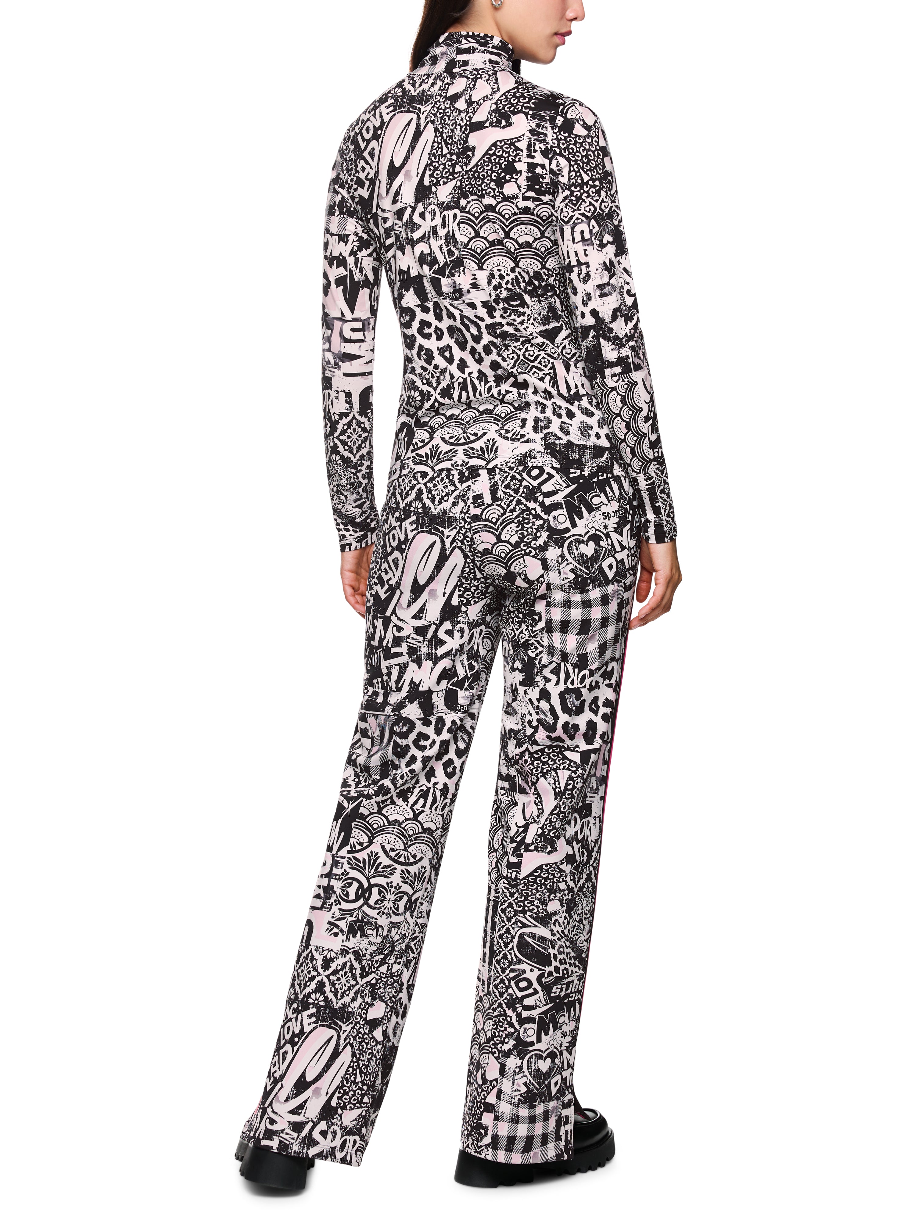 חולצת גולף בגזרה צמודה עם הדפס גרפיהרכב: 84% פוליאמיד, 16% אלסטןהדוגמנית בגובה 1.79 ולובשת מידה 3 של מארק קיין