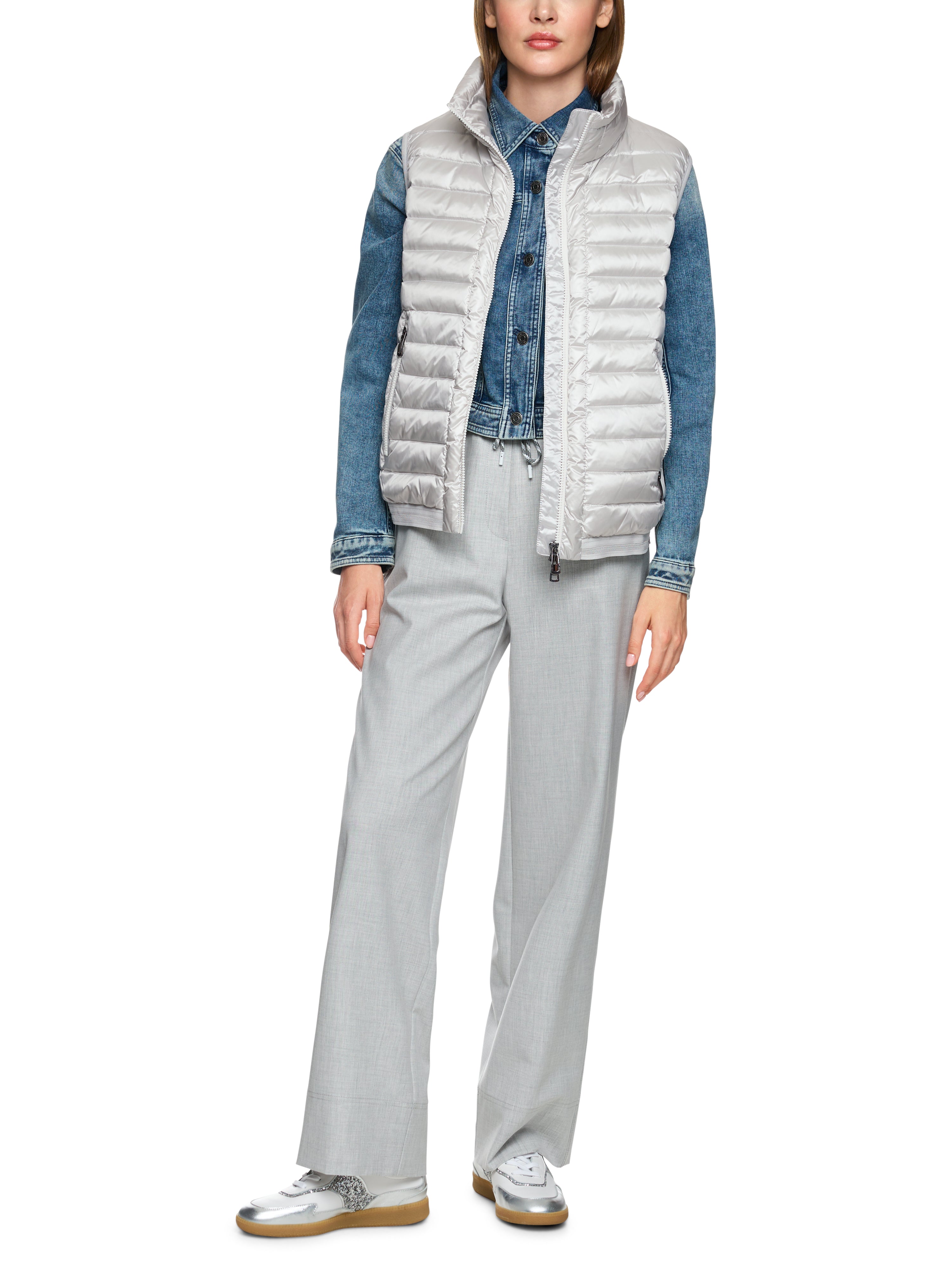 ווסט פוך גזרה צמודה עם רוכסן דו-כיווני וכיסים הרכב: 59% פוליאסטר, 41% פוליאמידהדוגמנית בגובה 1.79 ולובשת מידה 3 של מארק קיין