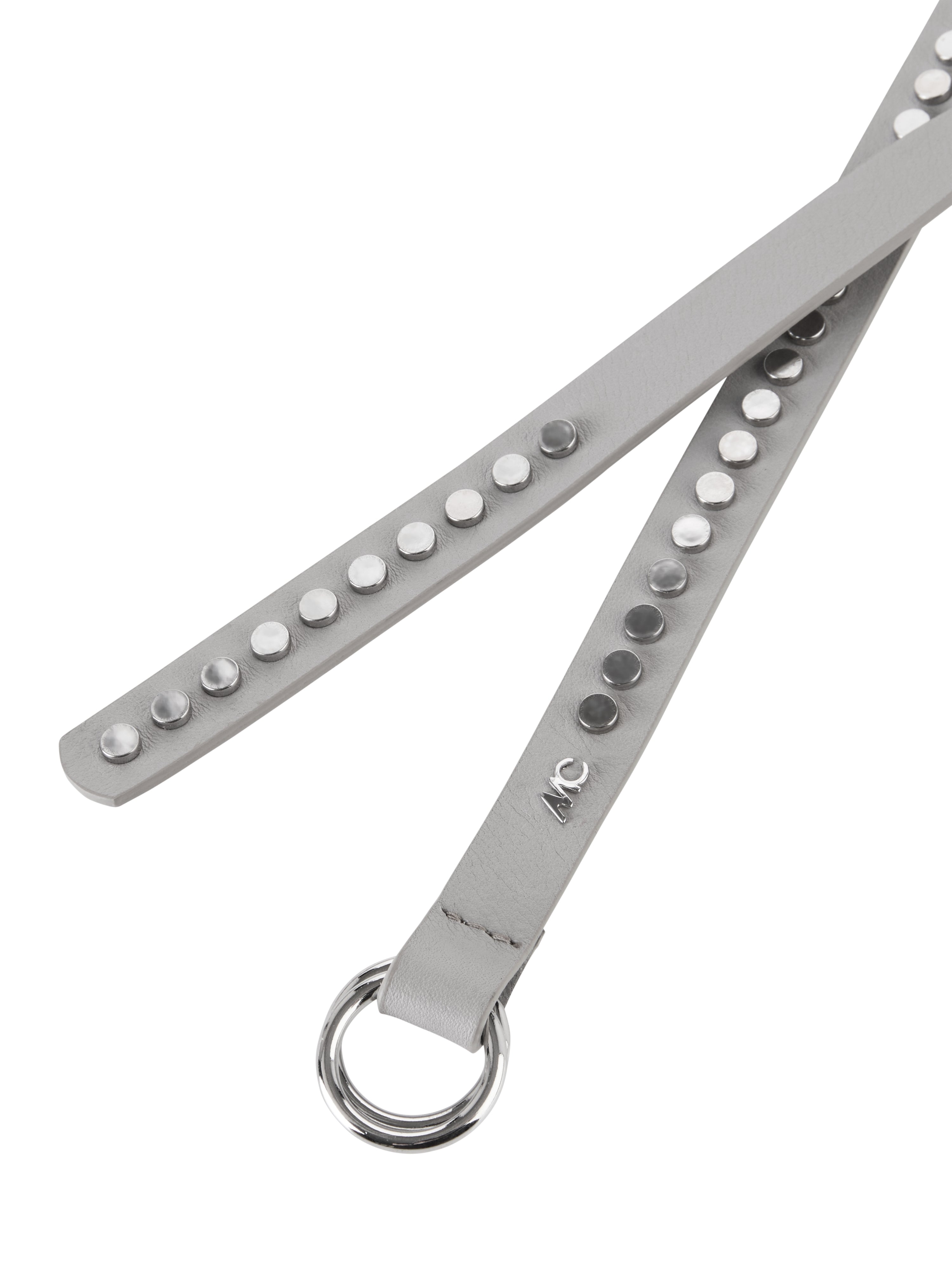 חגורת עור צרה בעיטור ניטים עם אבזם מתכתהרכב: 100% עור