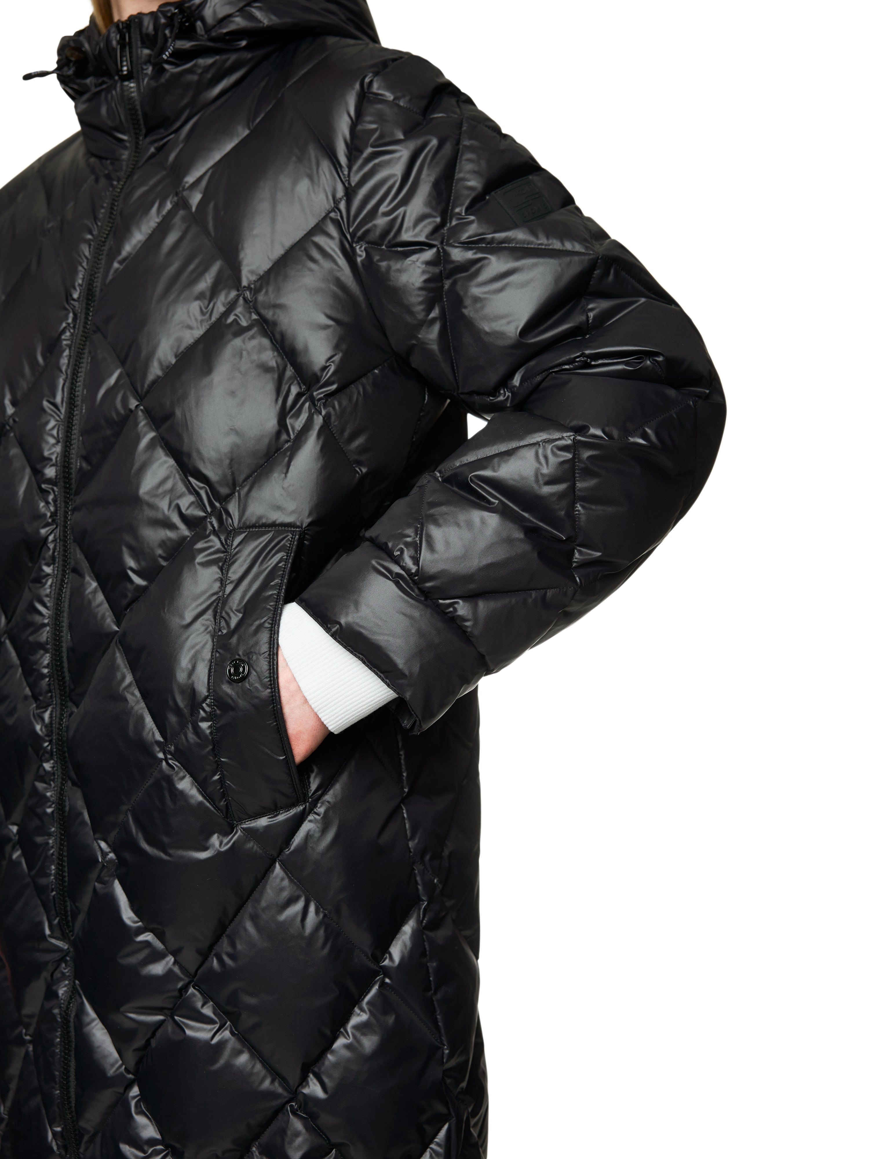 מעיל מרופד בגזרה ישרה עם צווארון מוגבה, קפוצ'ון ורוכסן דו כיווניהרכב: 100% פוליאמידהדוגמנית בגובה 1.79 ולובשת מידה 3 של מארק קיין