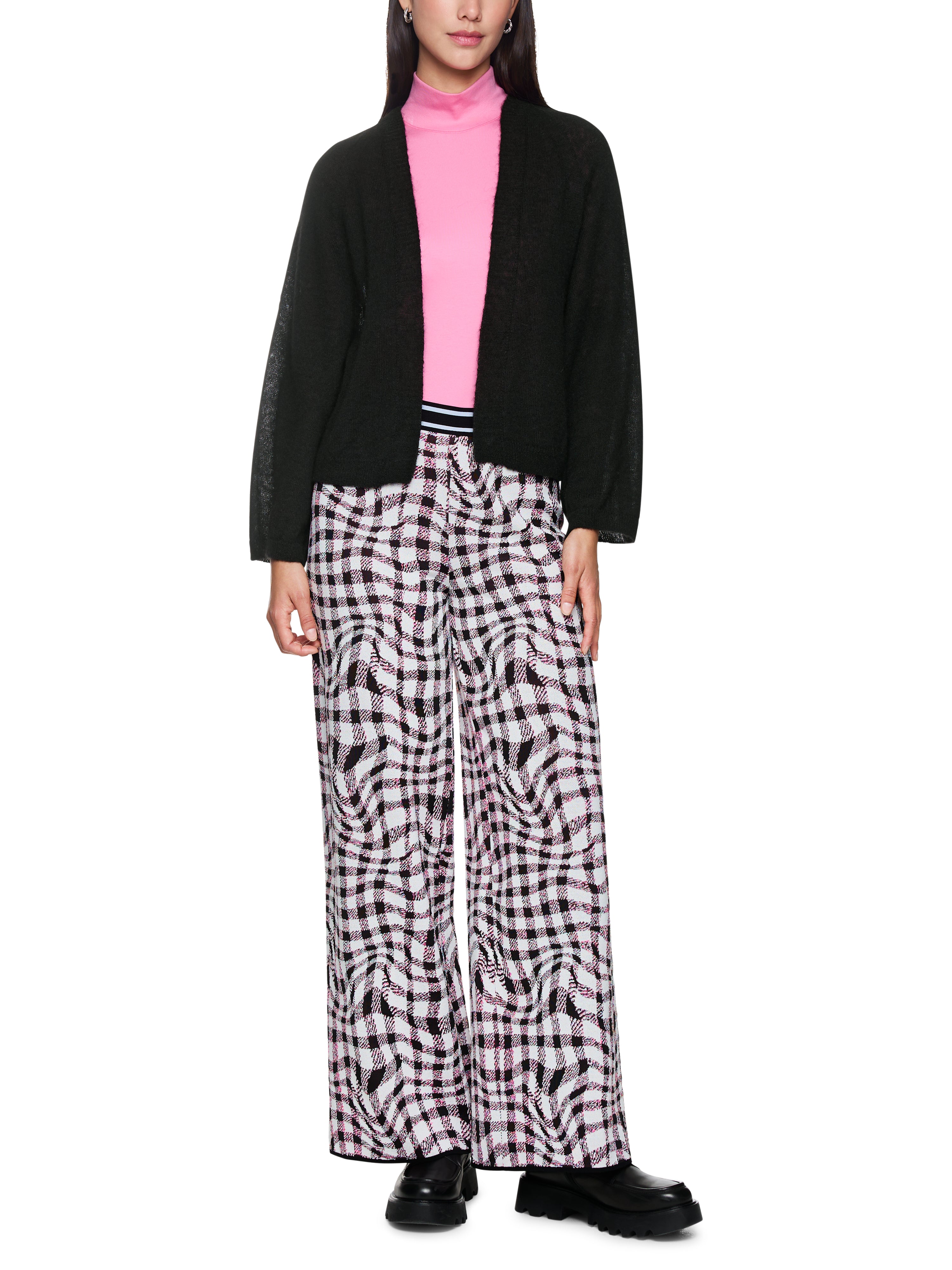 קרדיגן סרוג בגזרה ישרה, ללא סגירההרכב: 55% אלפקה, 35% פוליאמיד, 10% צמרהדוגמנית בגובה 1.79 ולובשת מידה 3 של מארק קיין