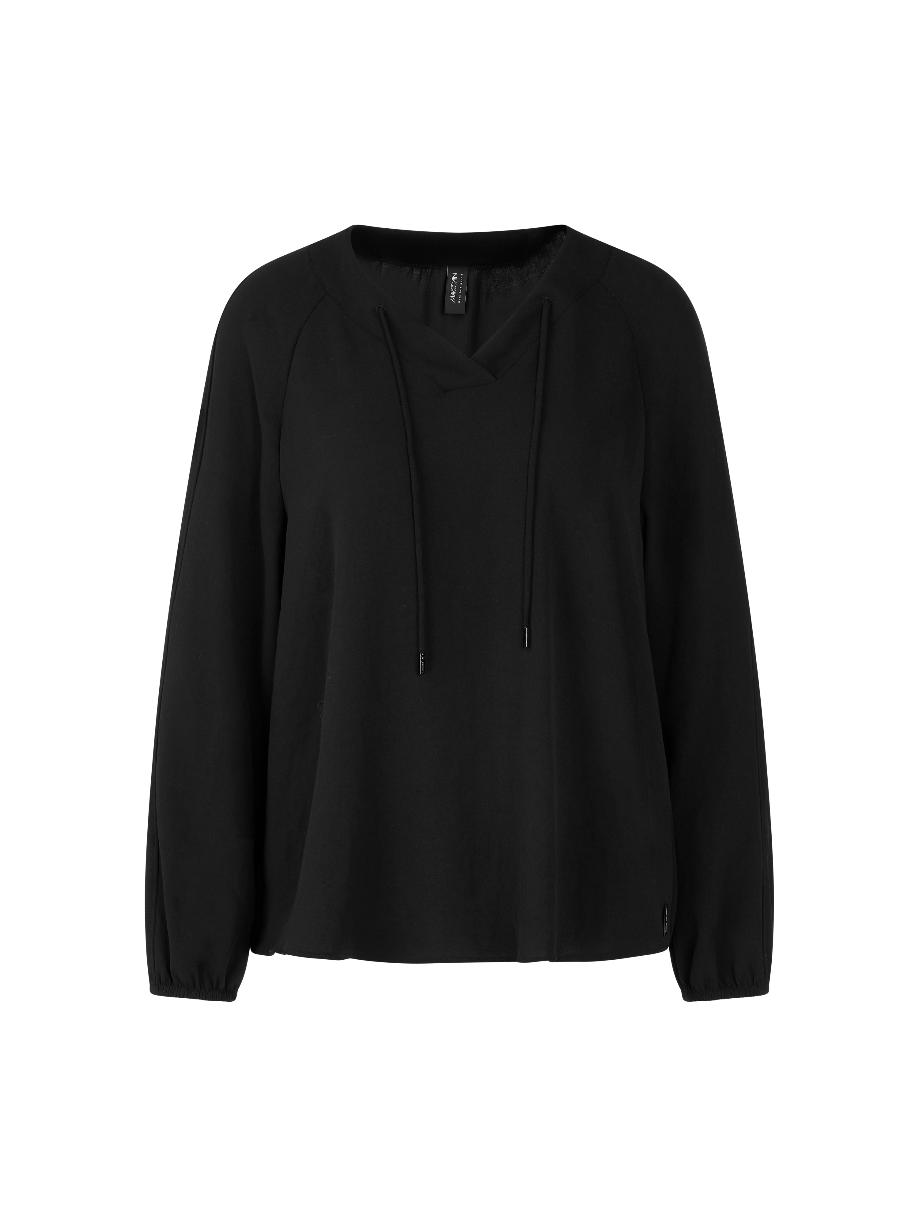 חולצה בגזרה ישרה, רפויה, עם שרוכים בצווארוןהרכב: 100% פוליאסטרהדוגמנית בגובה 1.79 ולובשת מידה 3 של מארק קיין